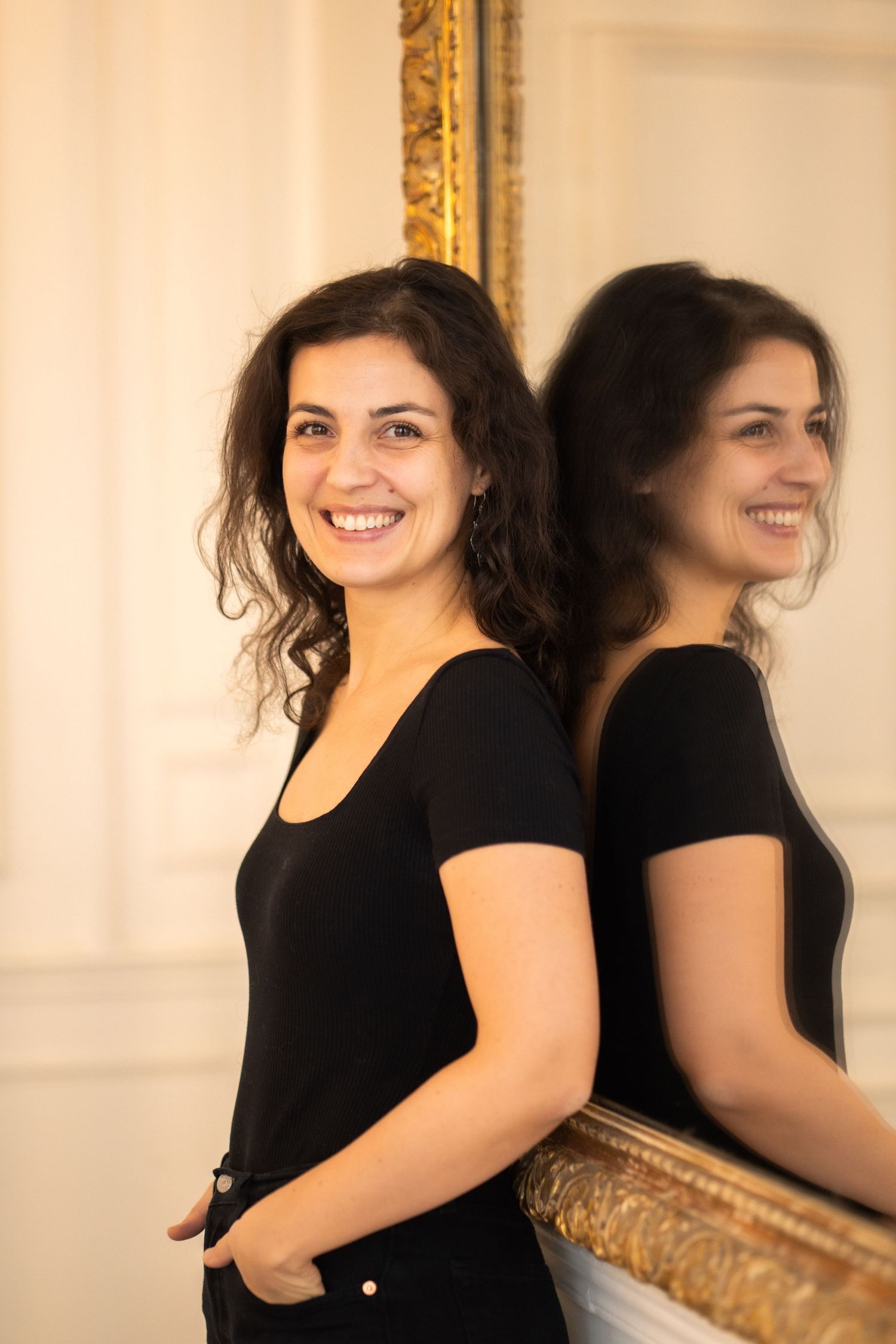 Photo professionnelle pour un CV ou pour Linkedin, portrait avec un reflet dans un miroir
