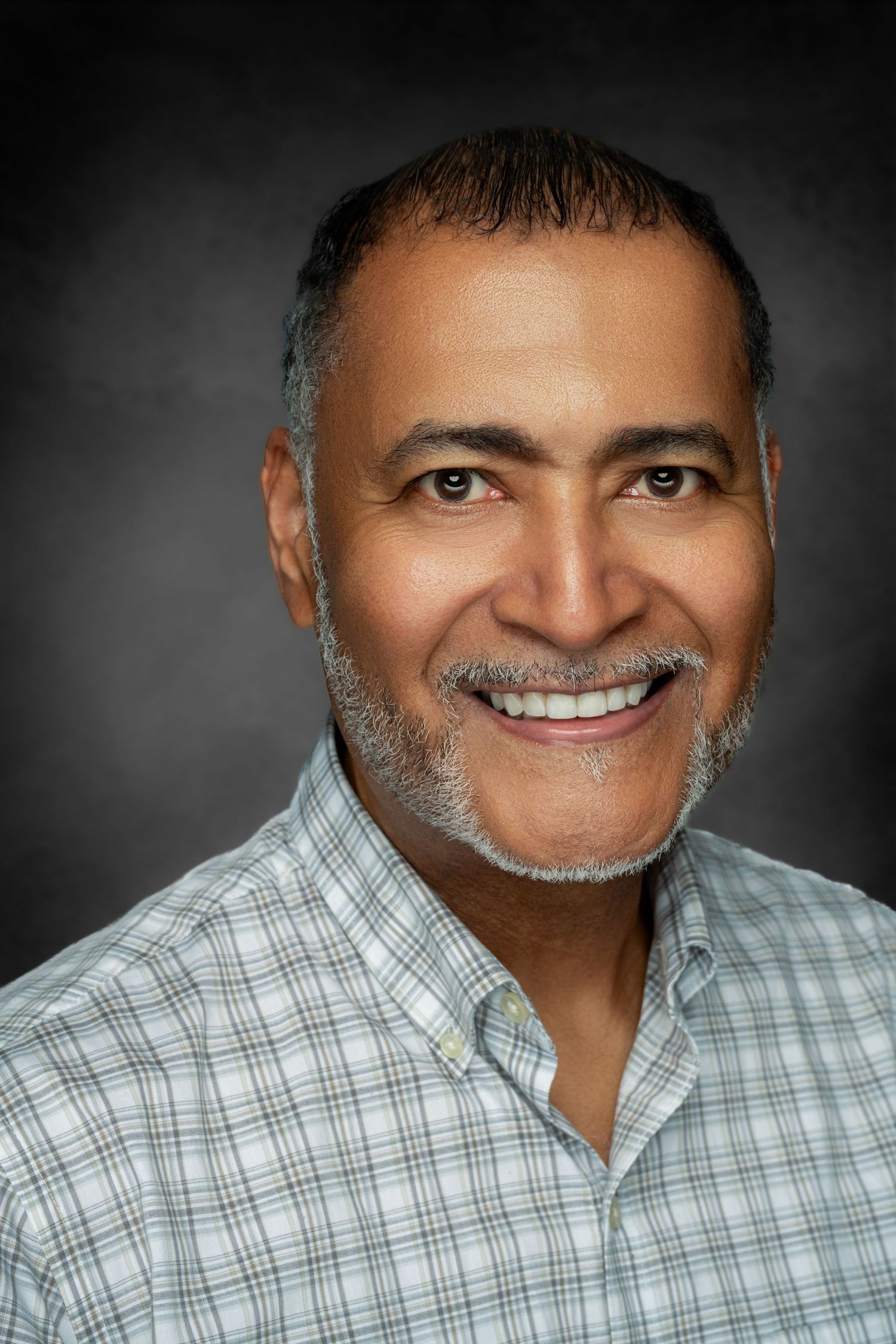 Atlanta executive headshot in a professional studio setting – Holland House Studio