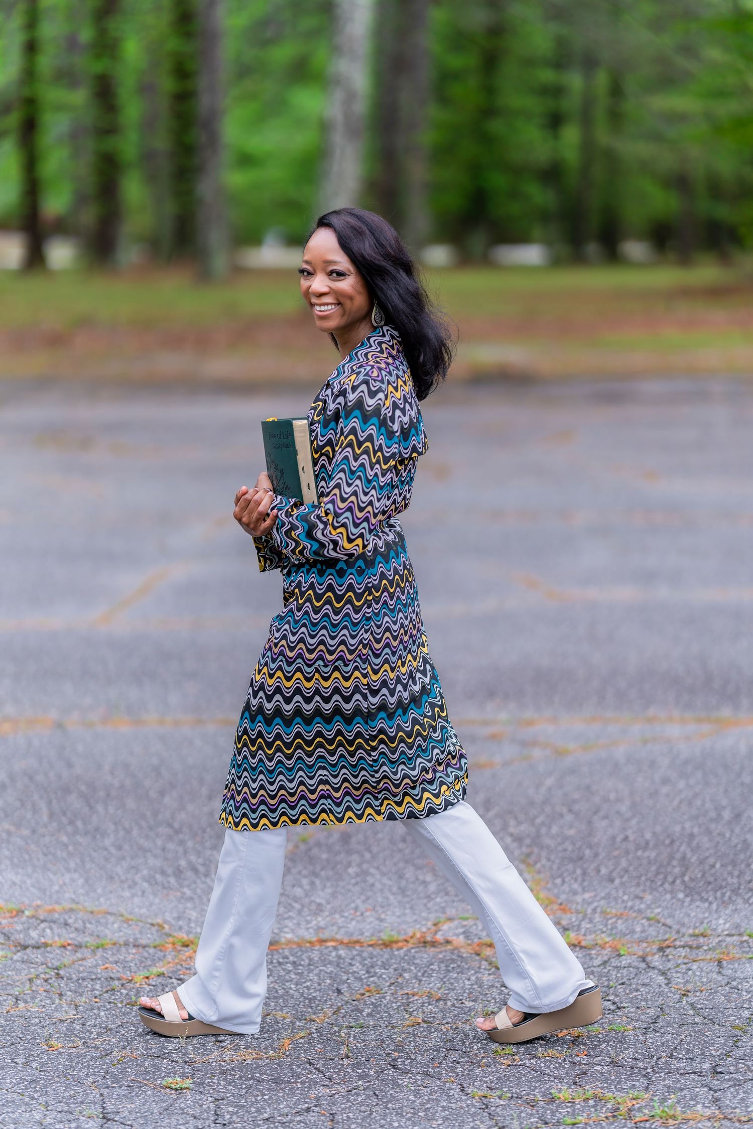 Atlanta branding session for a life coach outdoors in a natural setting – Holland House Studio
