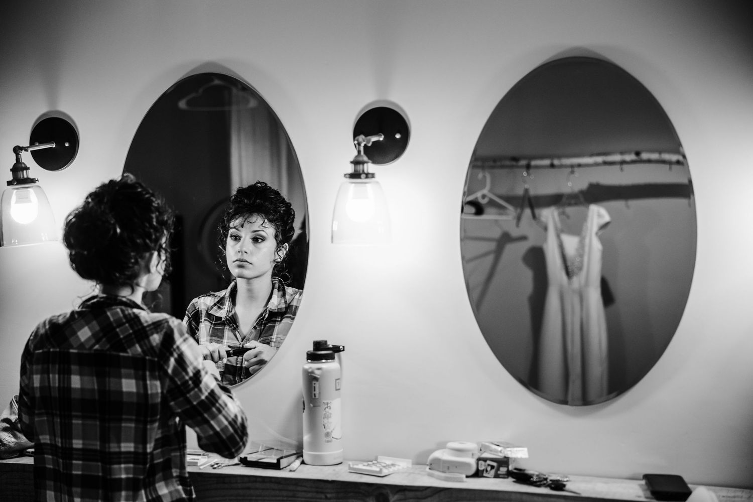 Black and white artistic wedding preparation photos in circular frames.