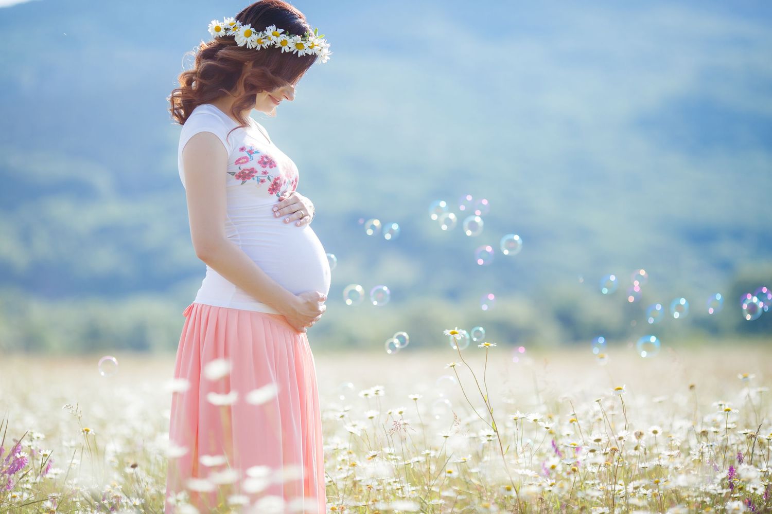 Edmonton family photographer for maternity, newborn, baby, and lifestyle family photography.