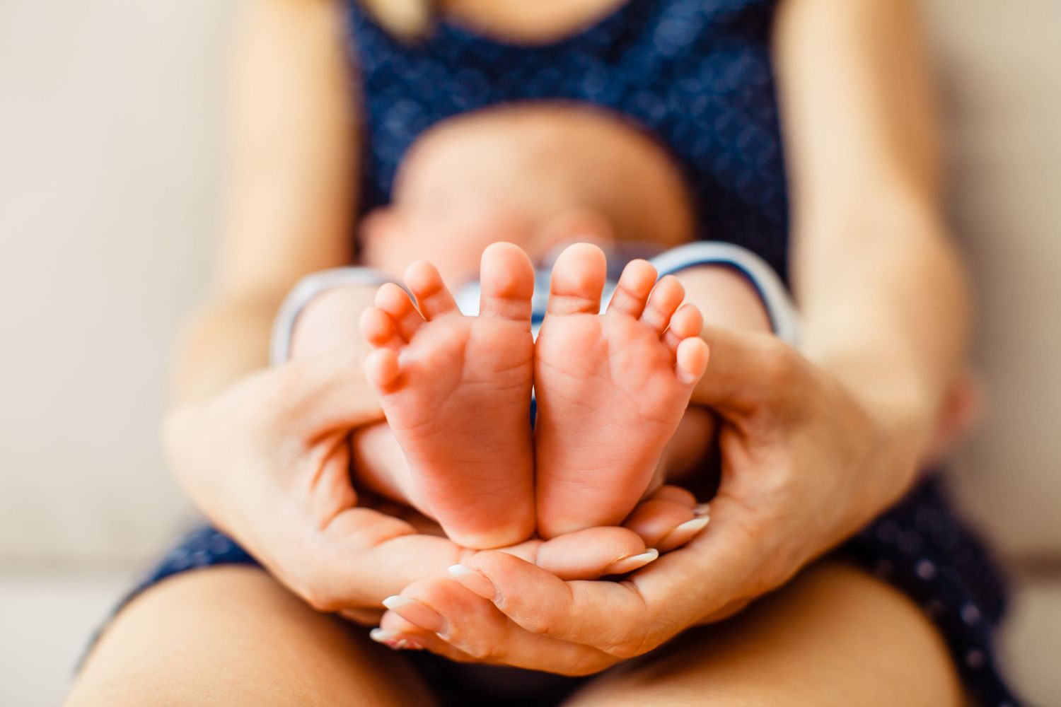 Edmonton family photographer for maternity, newborn, baby, and lifestyle family photography.