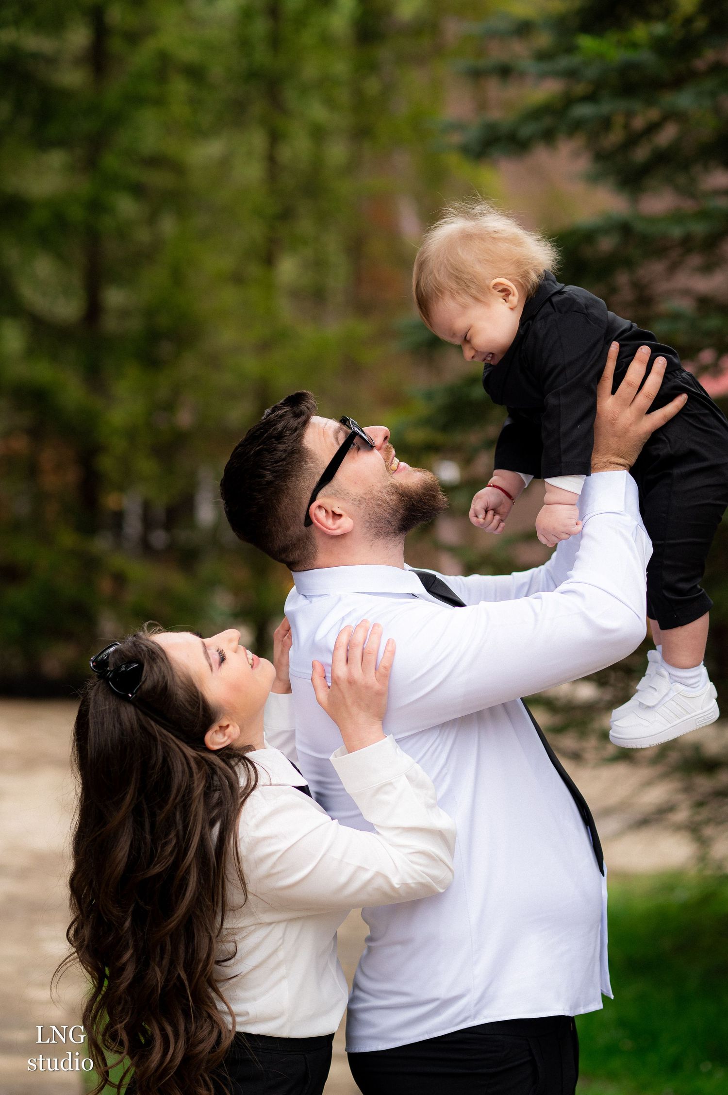 Family portrait session showing playful moments outdoors.