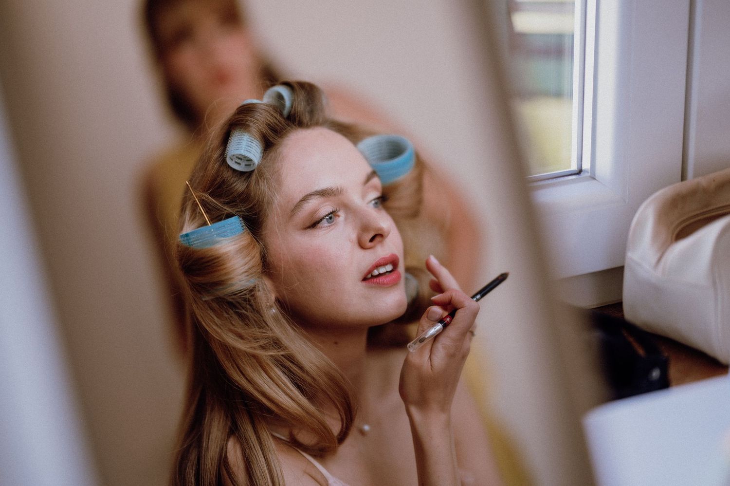 ride touching up her makeup before the ceremony – Restaurant & Villa Morgan, Istra, Croatia