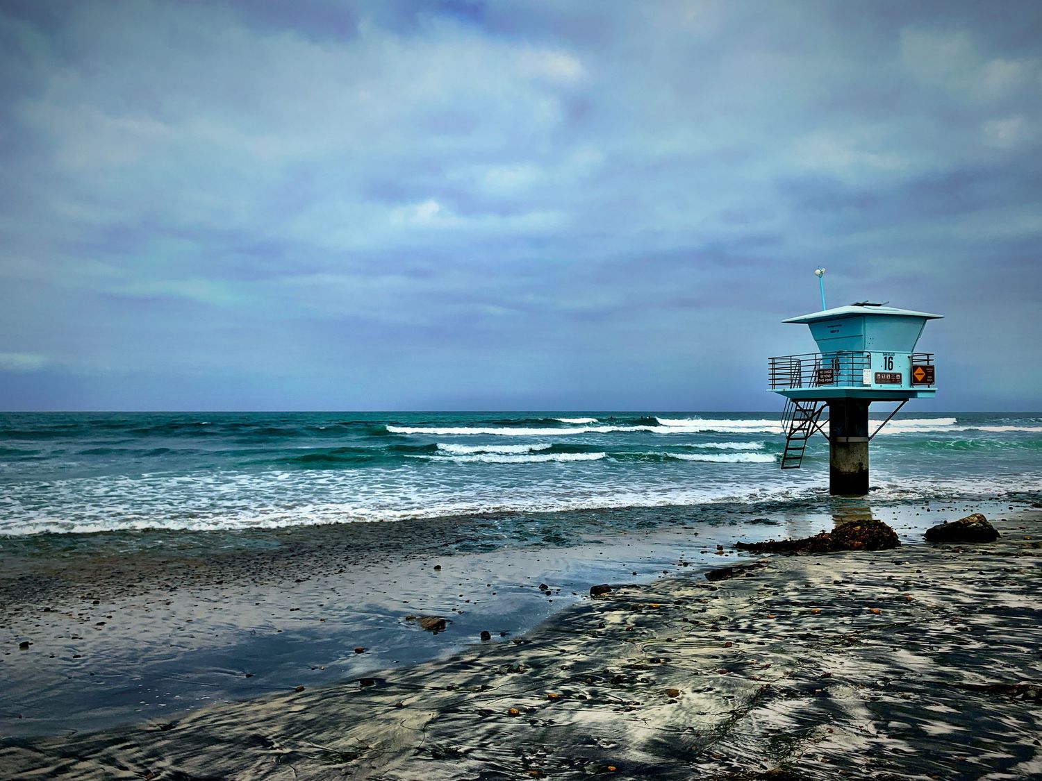 Lifeguard stand at San Elijo, CA