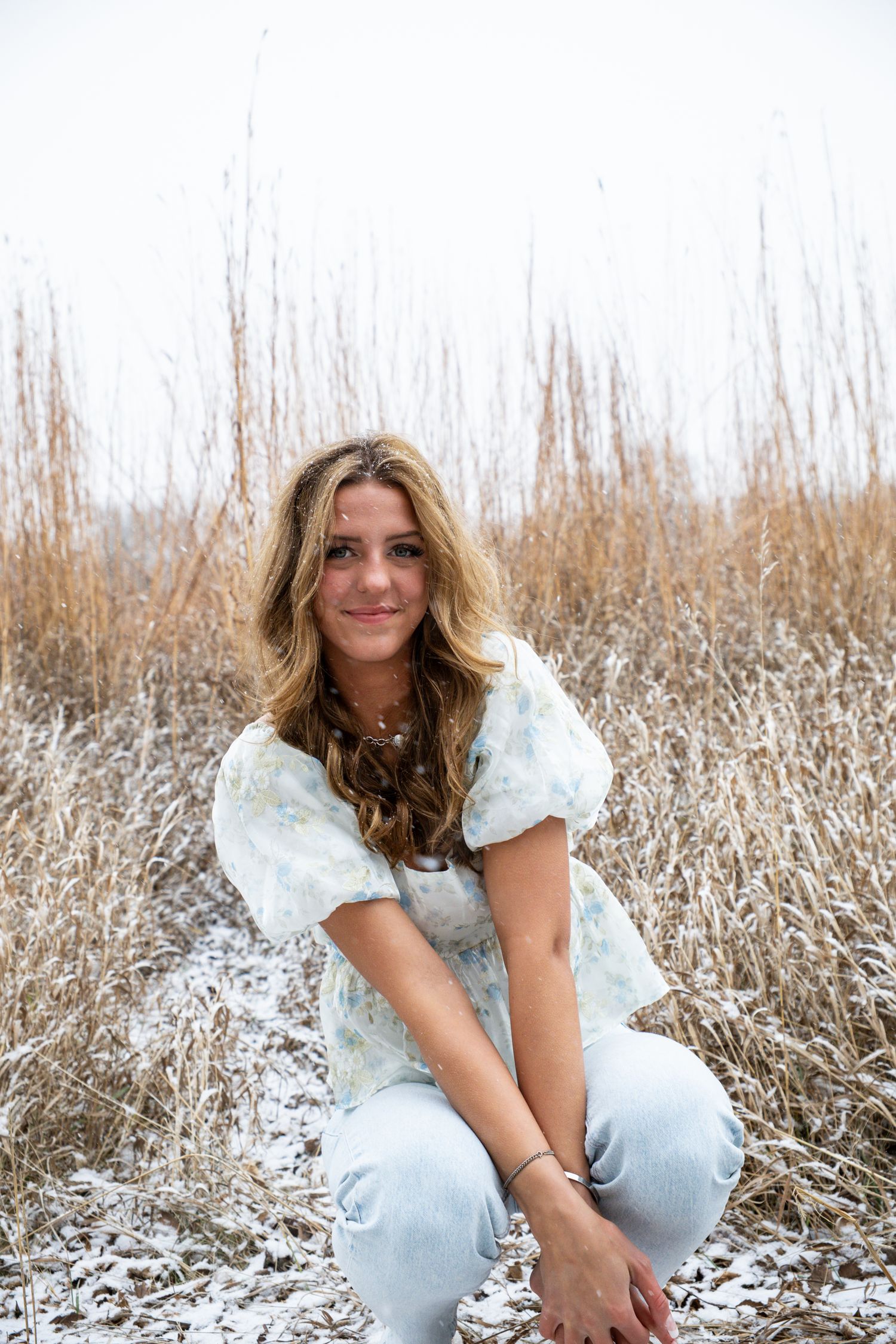 senior pictures in the snow