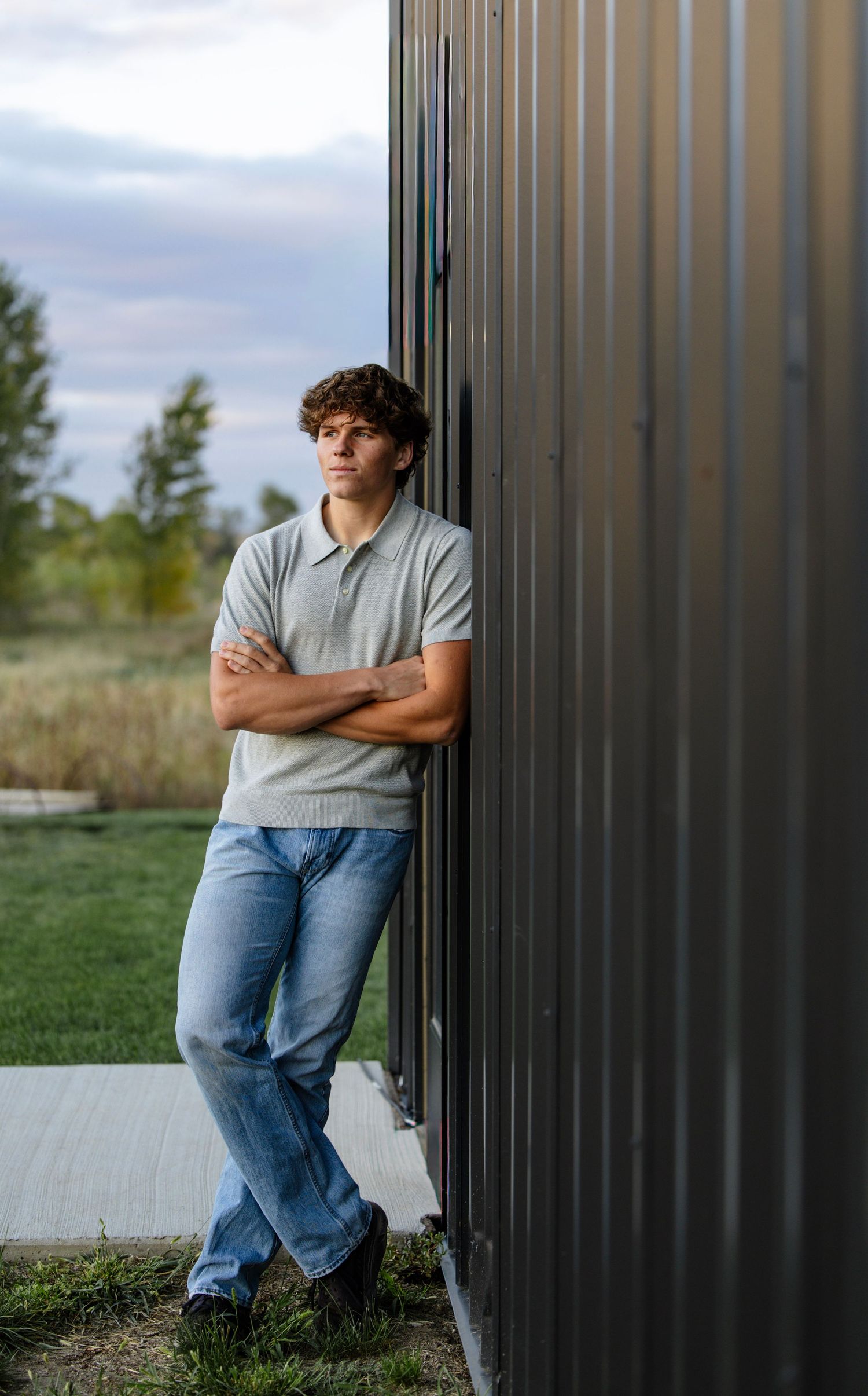 boys senior picture outside