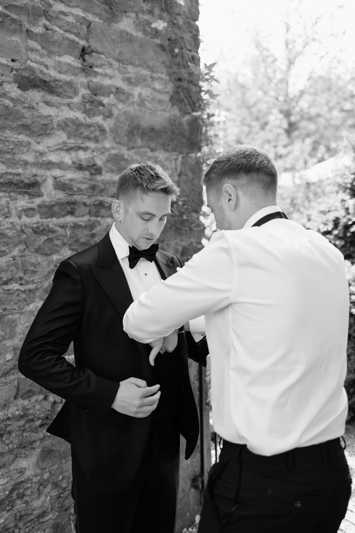 final touches for holesfoot groom