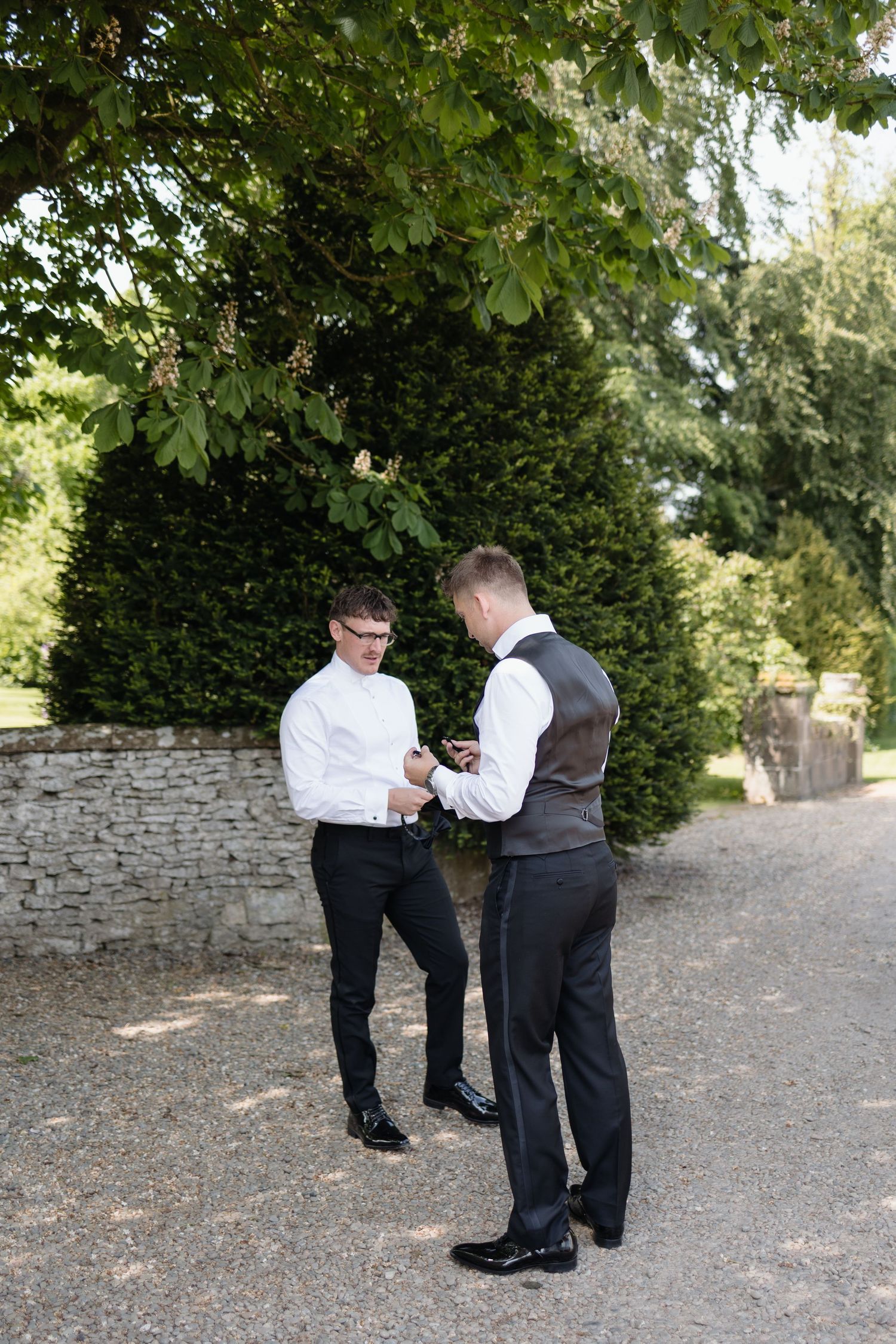 grooms prep outdoors