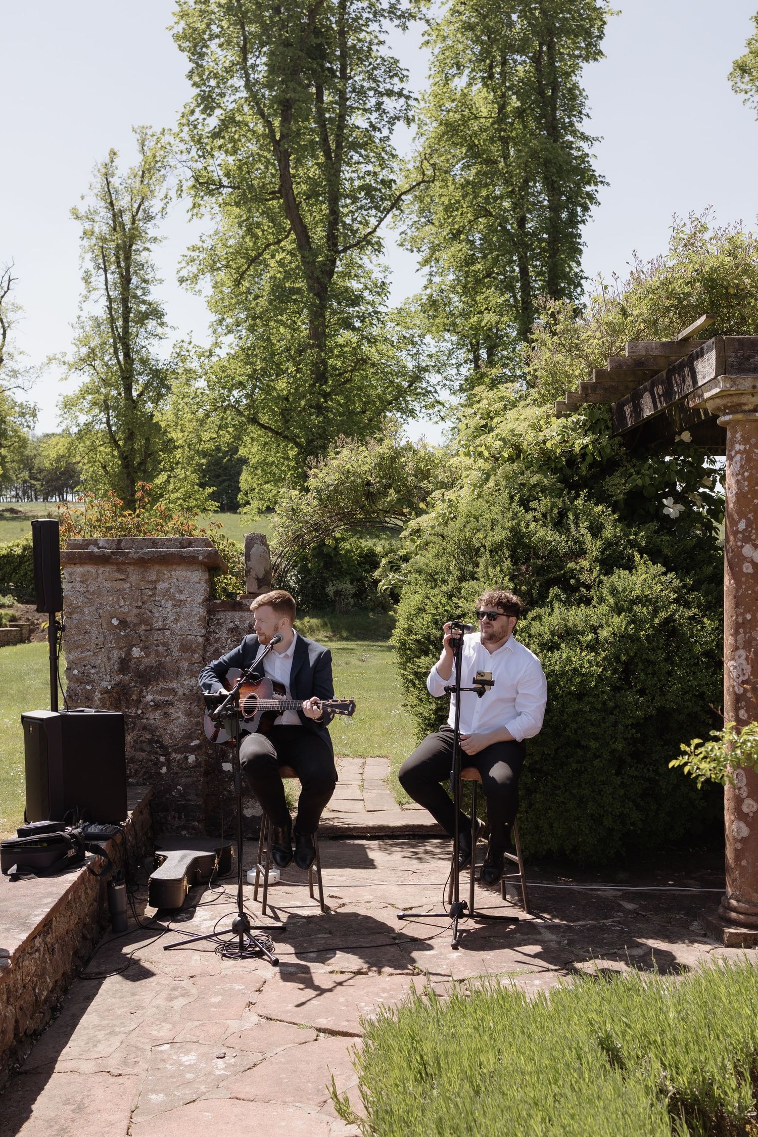 acoustic music in the Italian gardens in Holesfoot