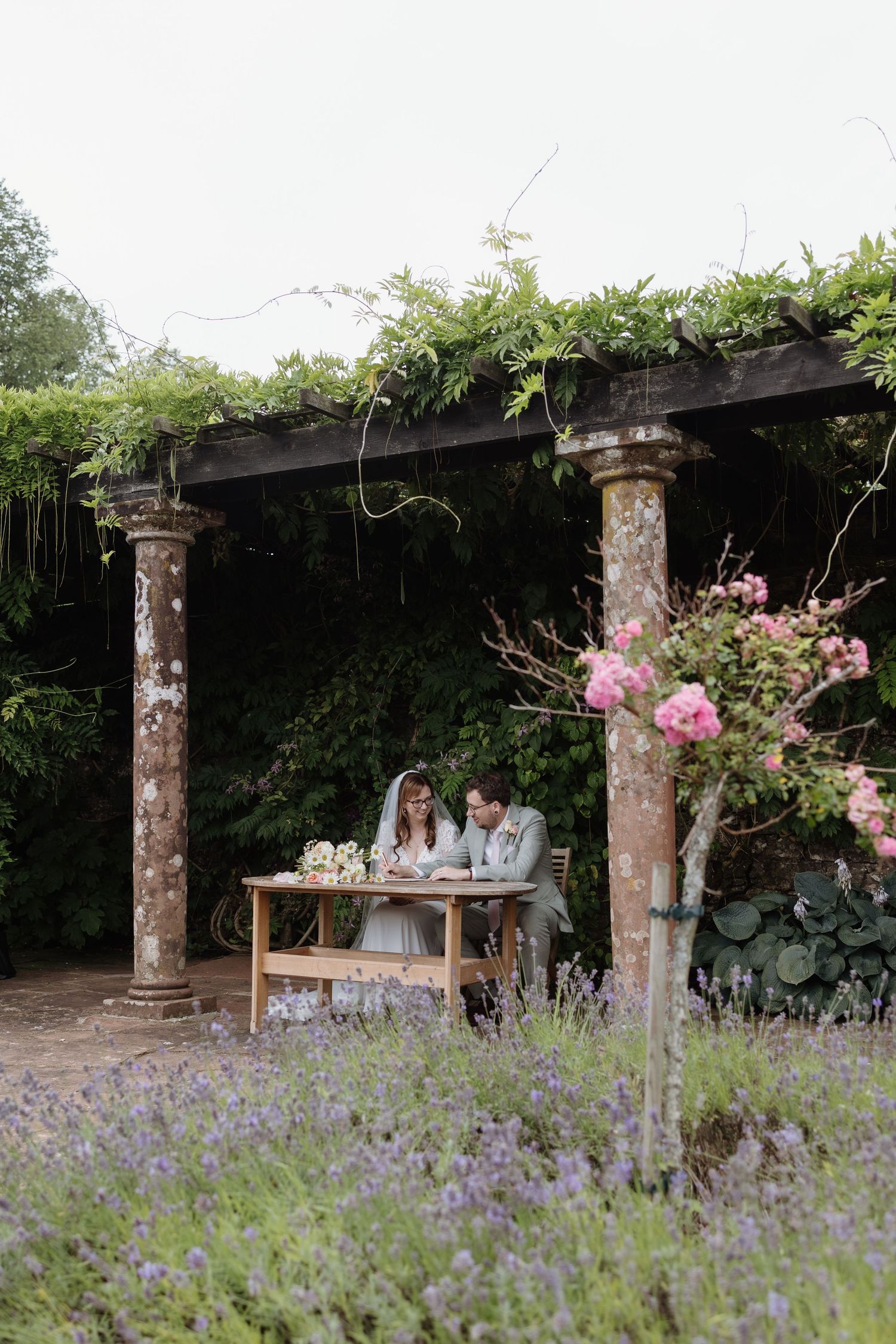 romantic singing in the Italian gardens in Holesfoot