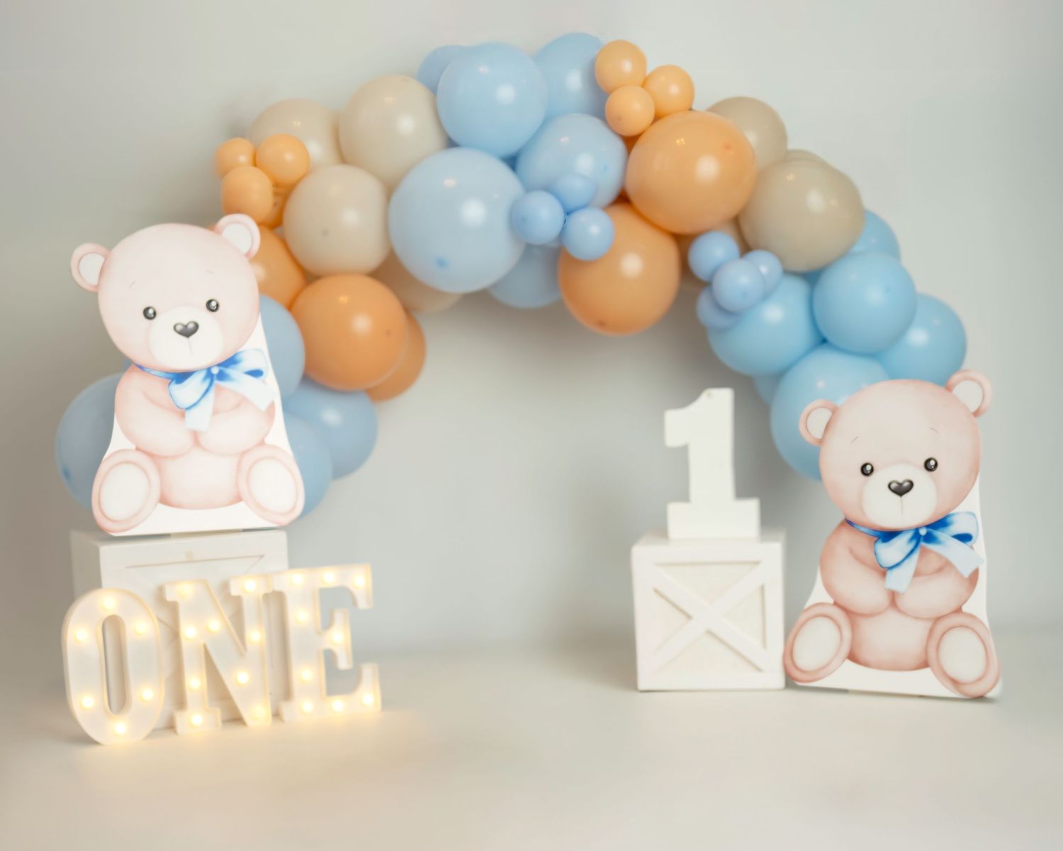 Cake smash photoshoot in Gravesend Kent with teddy bear theme and blue and gold balloon setup
