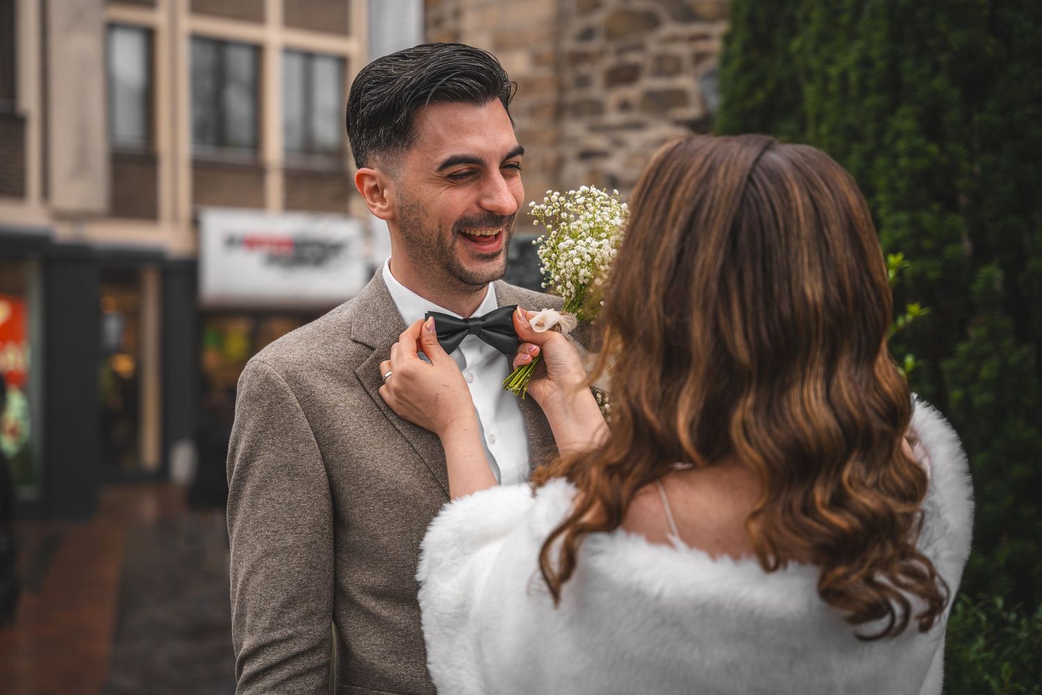 Glückliches Brautpaar am Hochzeitstag