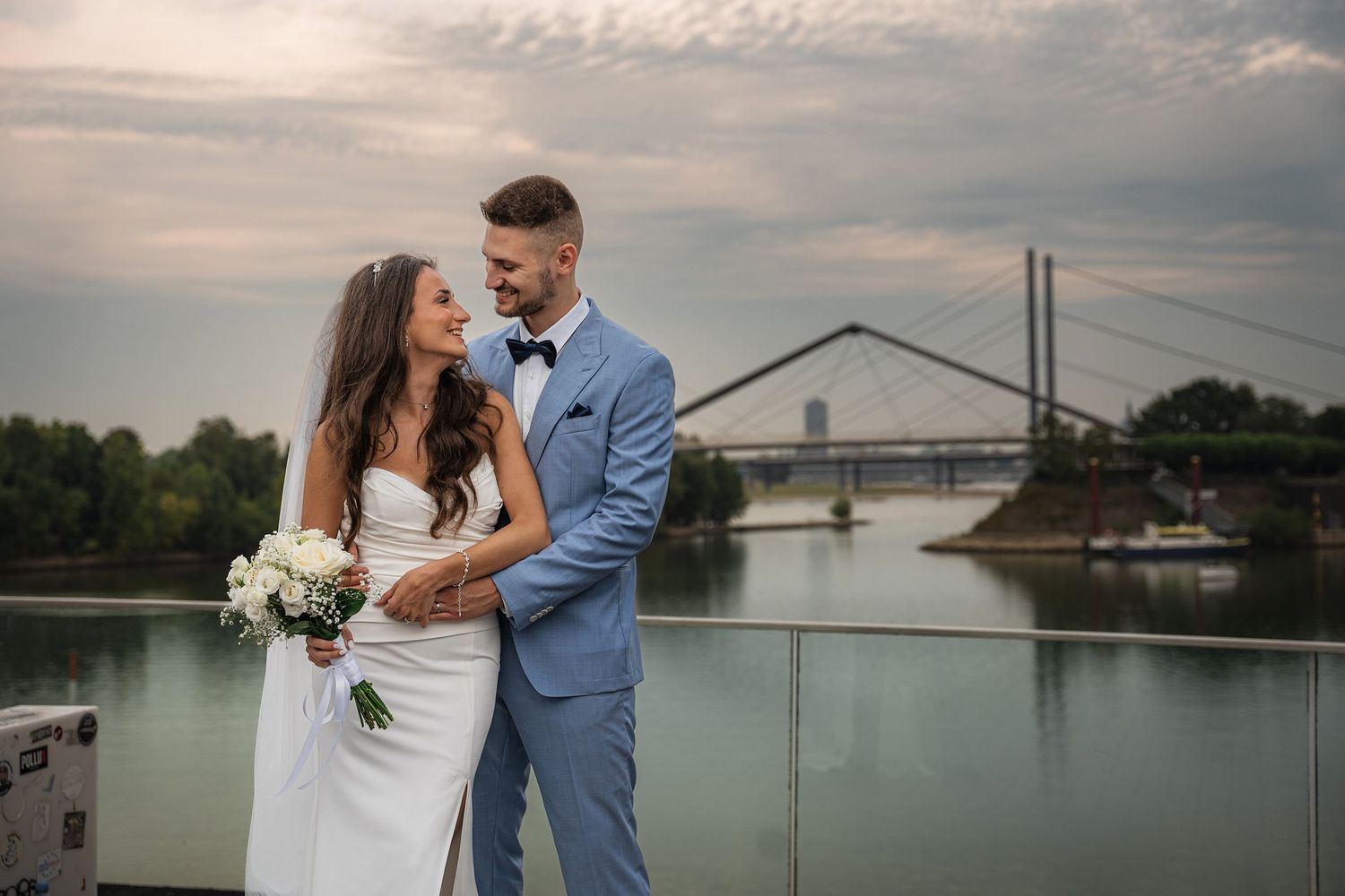 Glückliches Brautpaar am Hochzeitstag