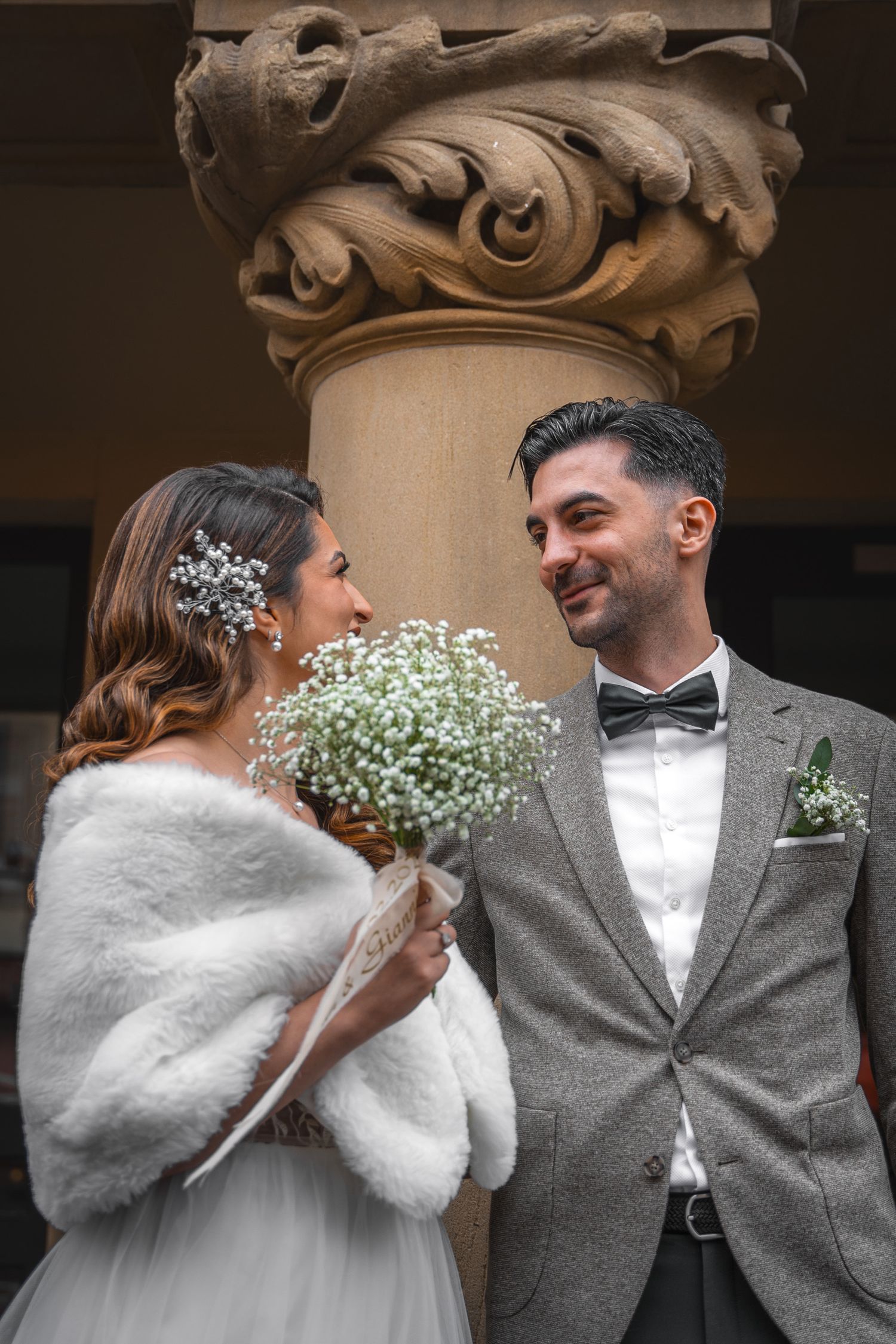Glückliches Brautpaar am Hochzeitstag