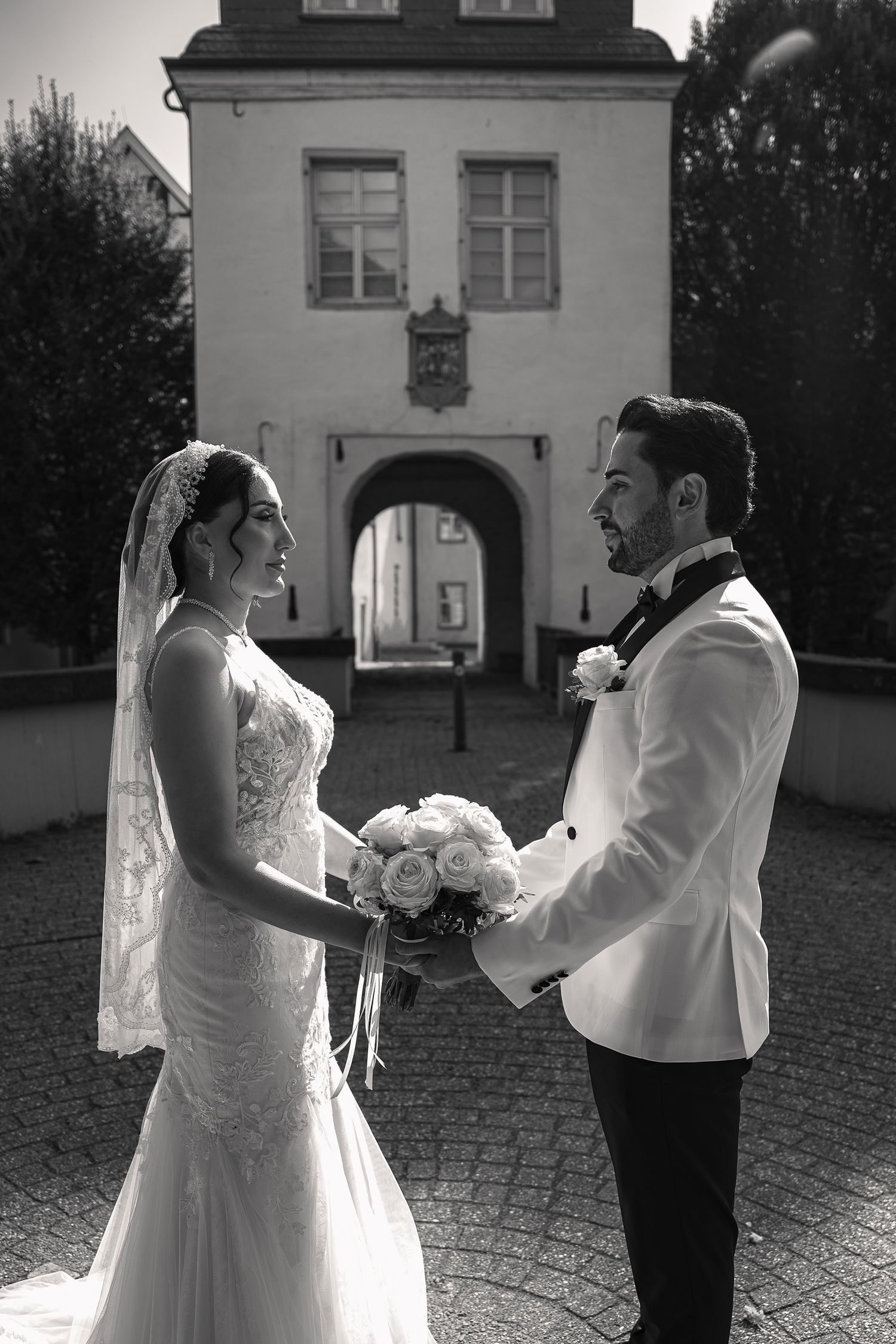 Glückliches Brautpaar am Hochzeitstag