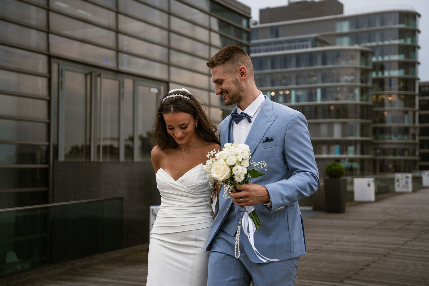 Glückliches Brautpaar am Hochzeitstag