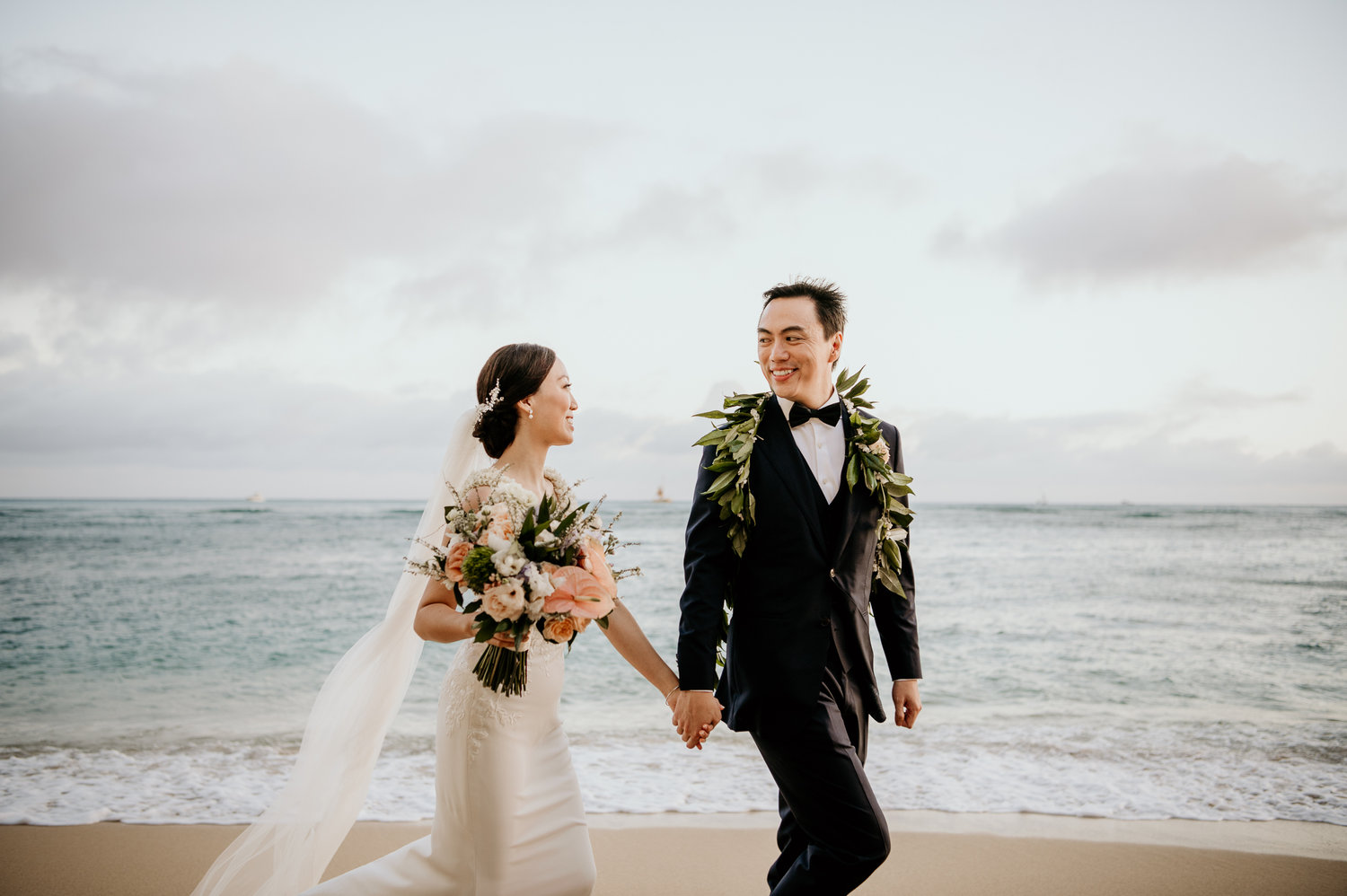 Tian \u0026 Jonathon Halekulani Hau Terrace Wedding, image size:1500x998