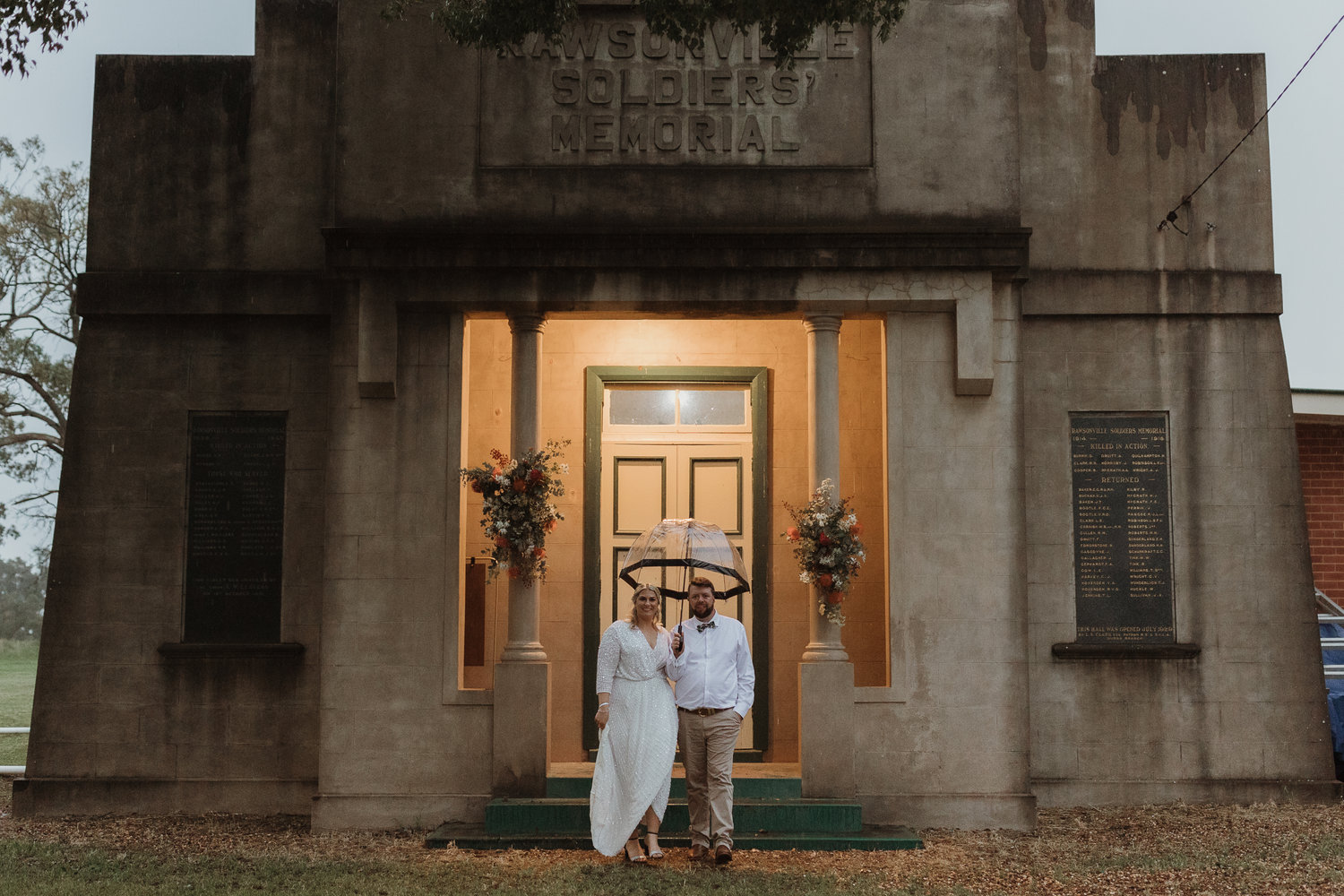 Andrew and Riley get married at RawsonVille Dubbo - Emily Louise ...