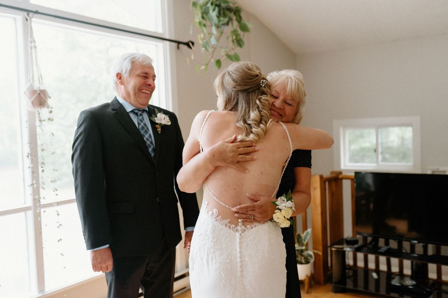 An emotional first look with brides parents-Alexis Anne Photography-Muskoka Wedding Photographer