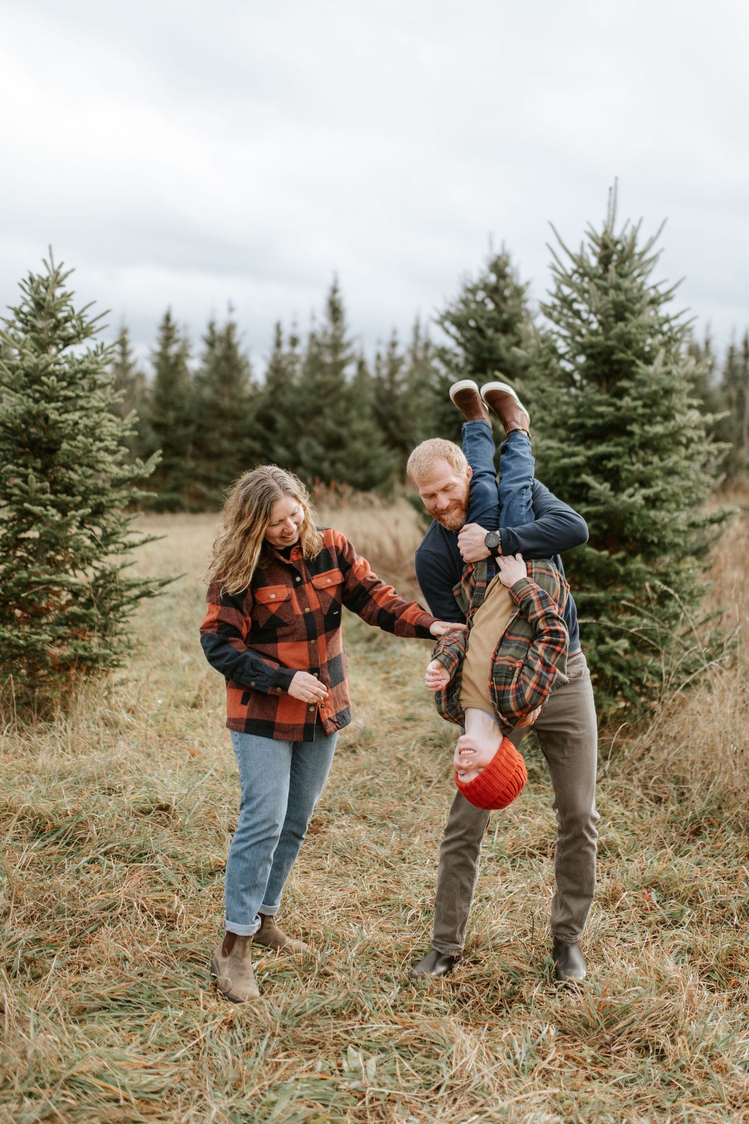 A family photo of Alexis from Alexis Anne Photography-Muskoka wedding + Family photographer