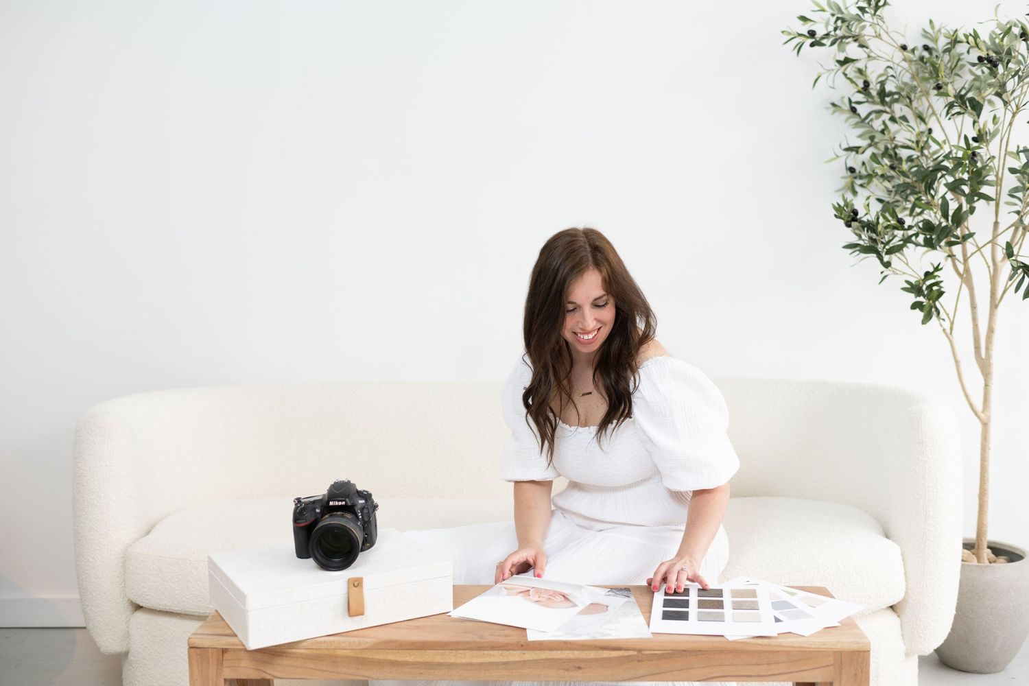 photo of ashley line photography looking through her samples on a table in front of her