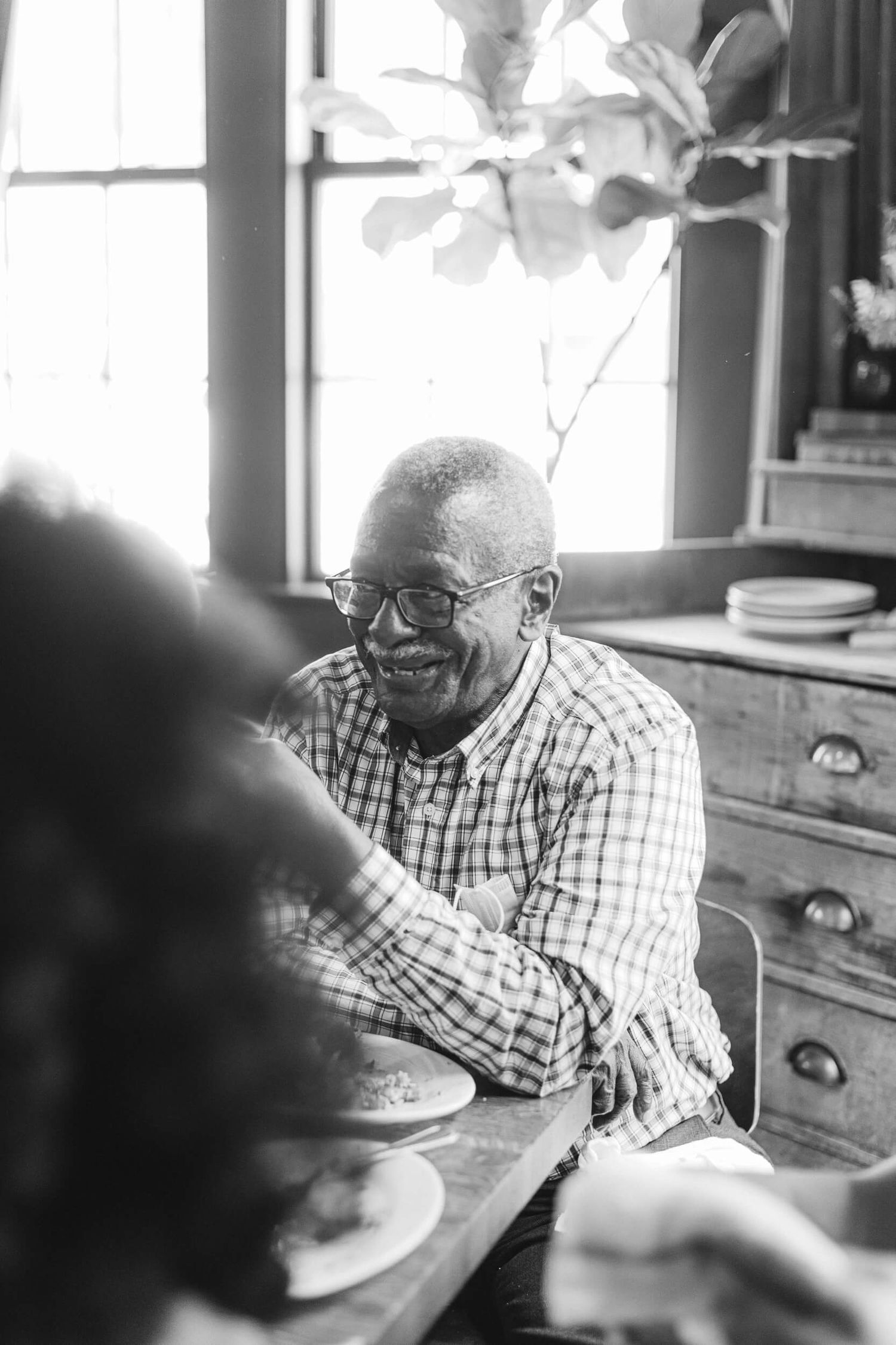 Black and white portrait of a joyful moment during a coffee gathering.