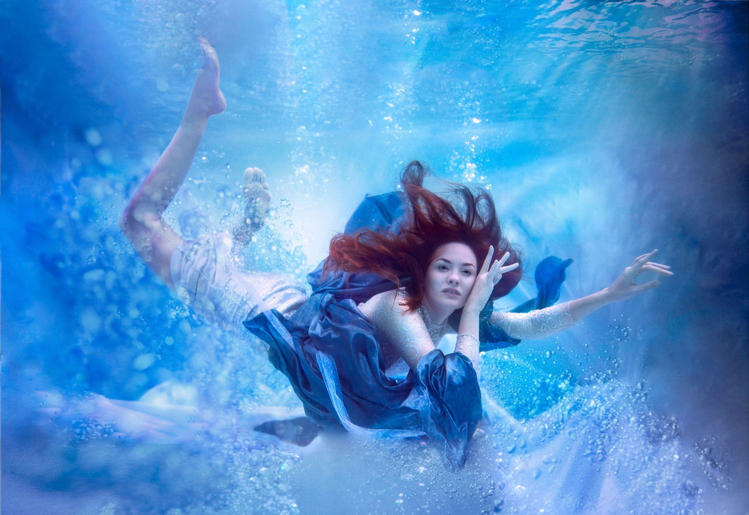 Branding photography | Eye catching underwater image of girl swimming