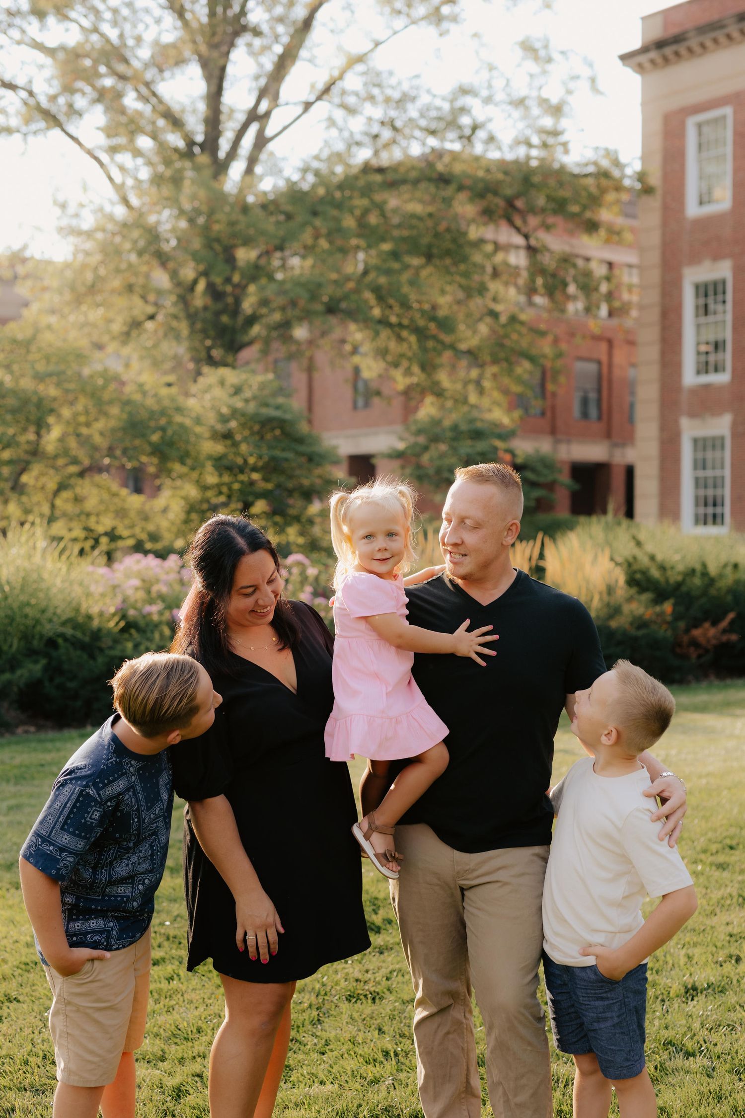 lincoln ne photographer, nebraska family photographer, photo session at UNL, downtown lincoln photography, sunset photos