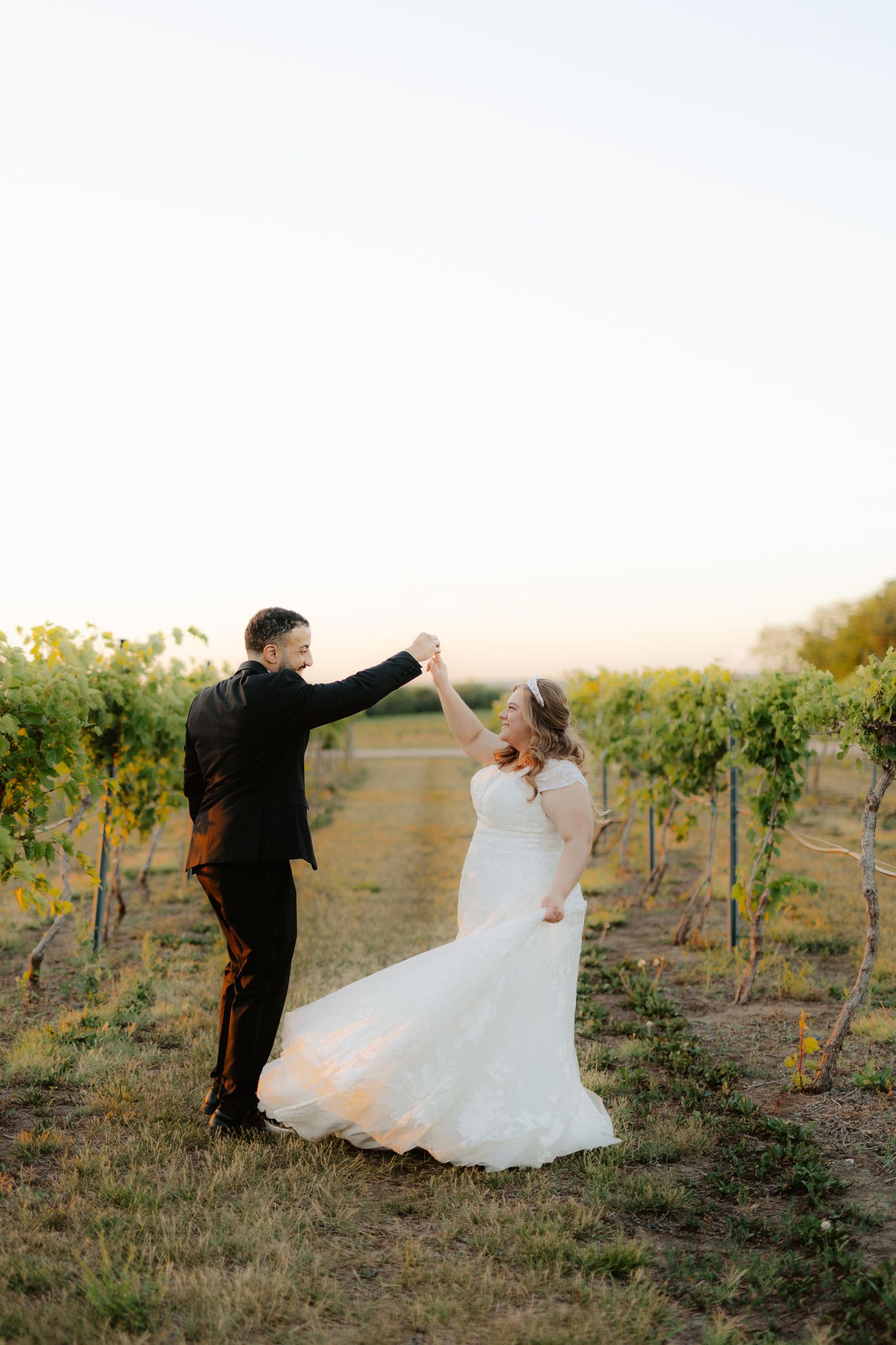 capitol view winery, vineyard nebraska, vineyard wedding photos, vineyard wedding, nebraska winery, nebraska vineyard, l