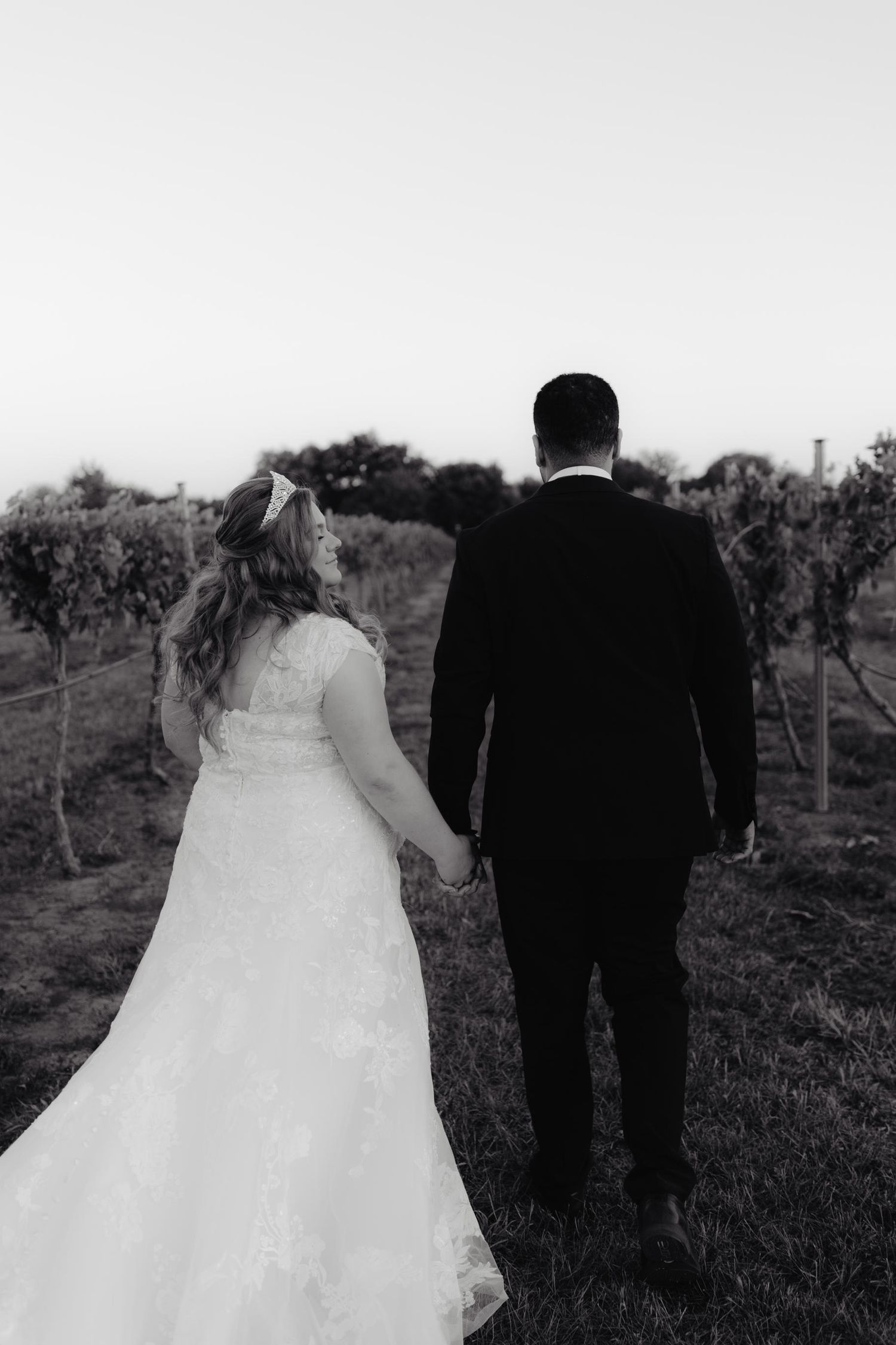 capitol view winery, vineyard nebraska, vineyard wedding photos, vineyard wedding, nebraska winery, nebraska vineyard, l