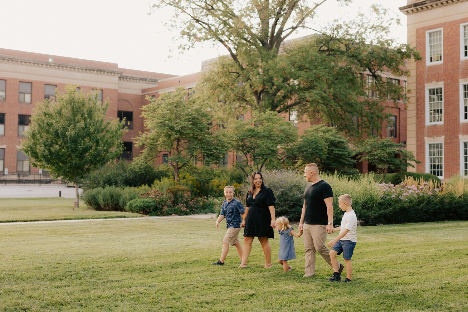 lincoln ne photographer, nebraska family photographer, photo session at UNL, downtown lincoln photography, sunset photos