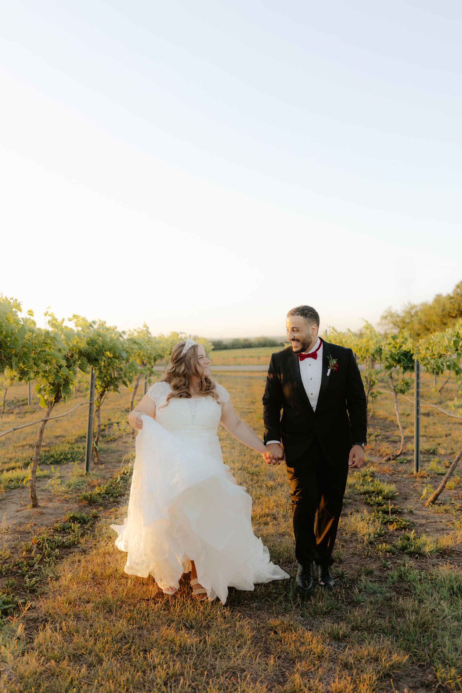 capitol view winery, vineyard nebraska, vineyard wedding photos, vineyard wedding, nebraska winery, nebraska vineyard, l