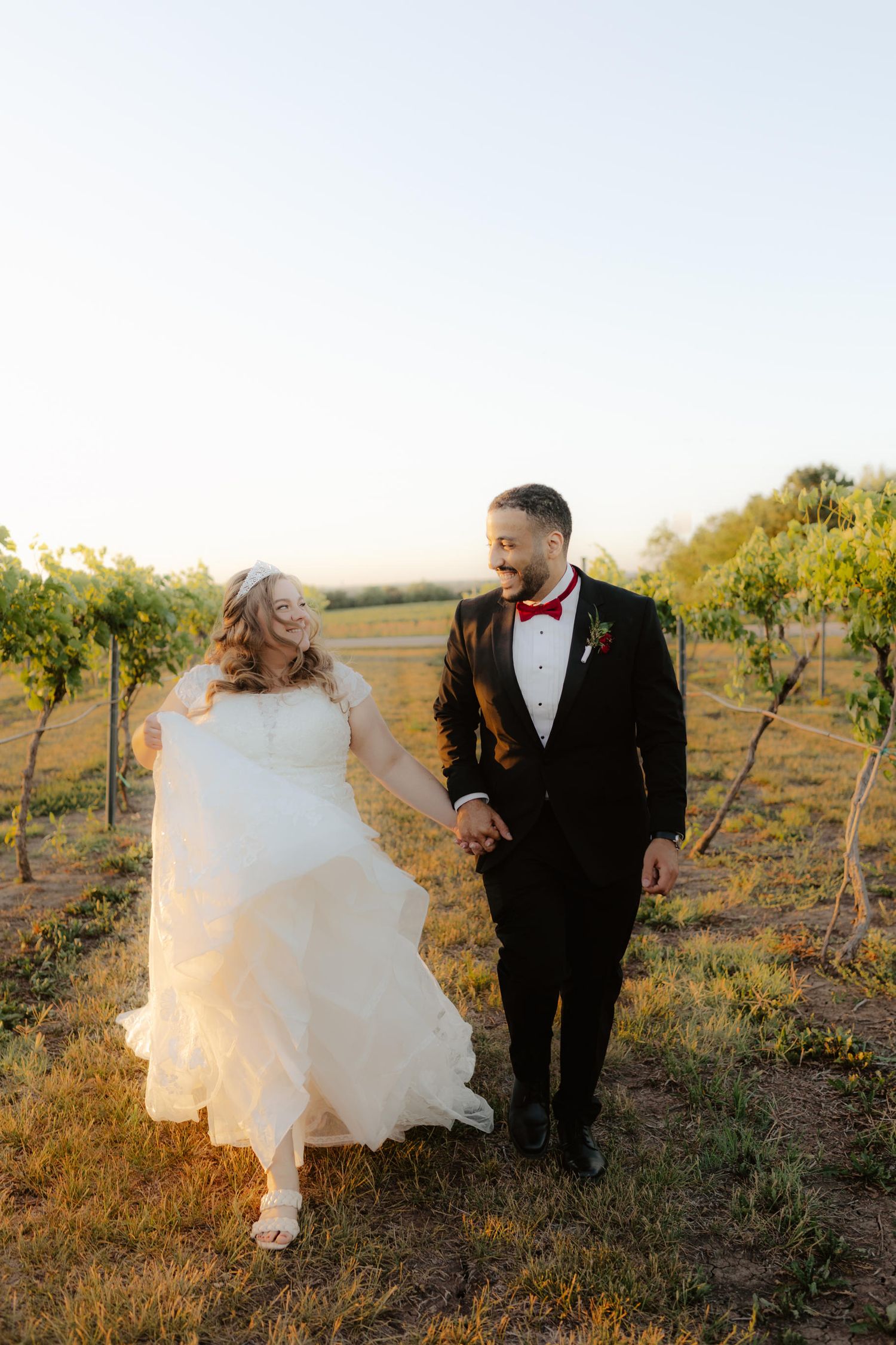 capitol view winery, vineyard nebraska, vineyard wedding photos, vineyard wedding, nebraska winery, nebraska vineyard, l
