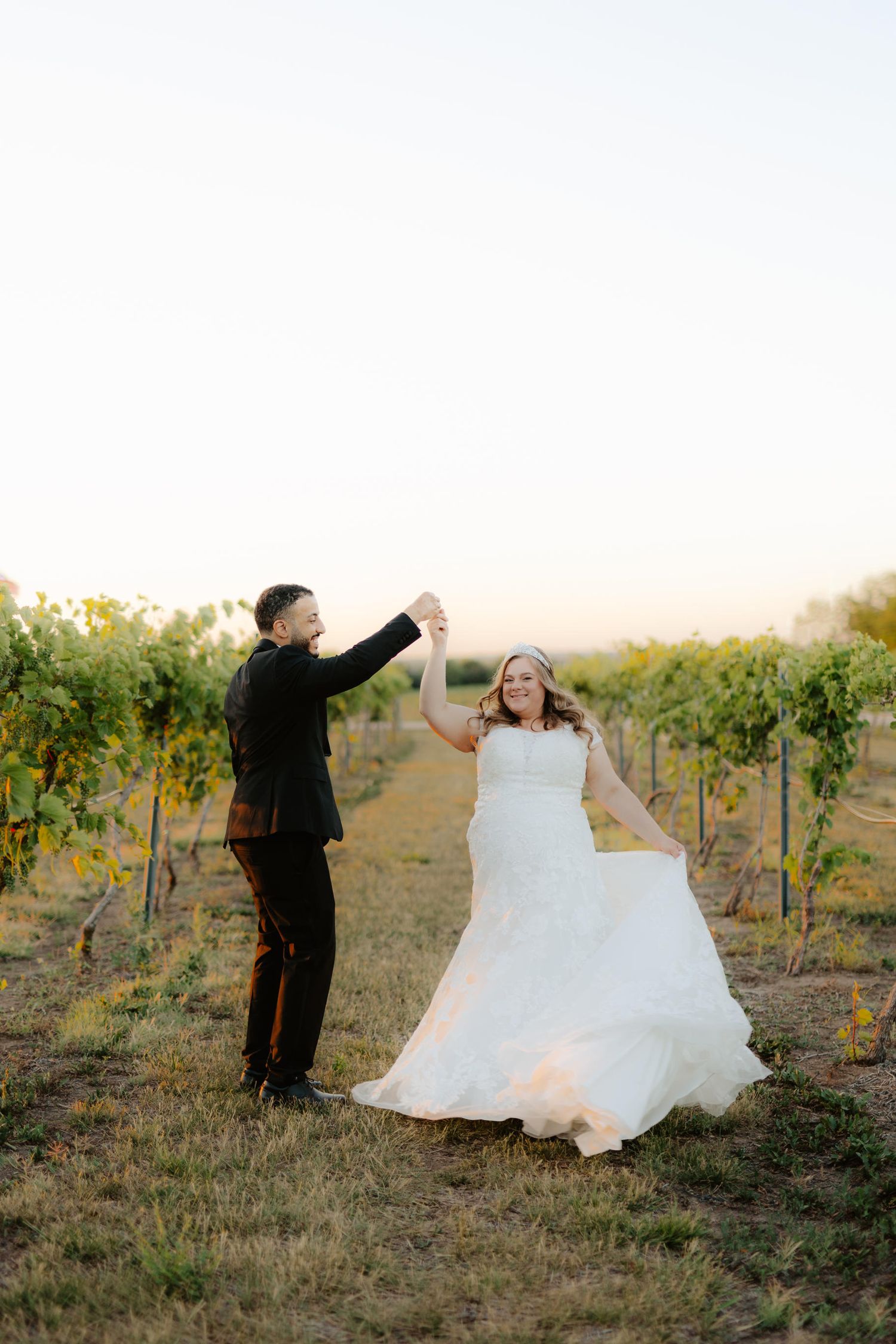 capitol view winery, vineyard nebraska, vineyard wedding photos, vineyard wedding, nebraska winery, nebraska vineyard, l