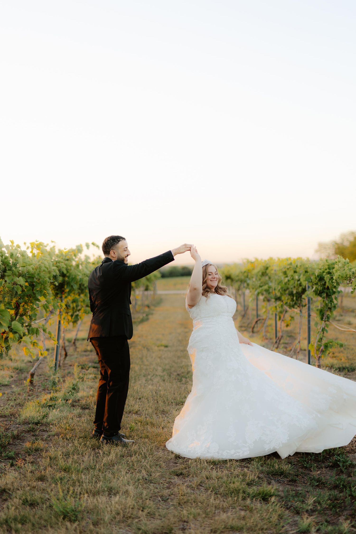 capitol view winery, vineyard nebraska, vineyard wedding photos, vineyard wedding, nebraska winery, nebraska vineyard, l