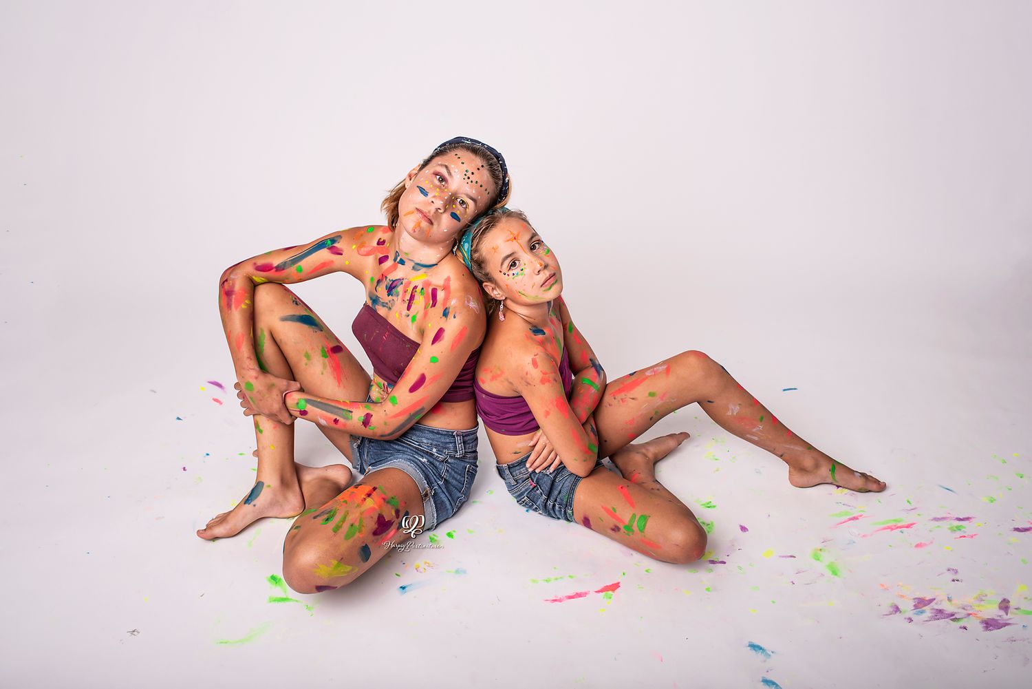 Teen & tween sisters fun paint indoor photoshoot mini session; Lexington, SC photographer; portrait studio photography S