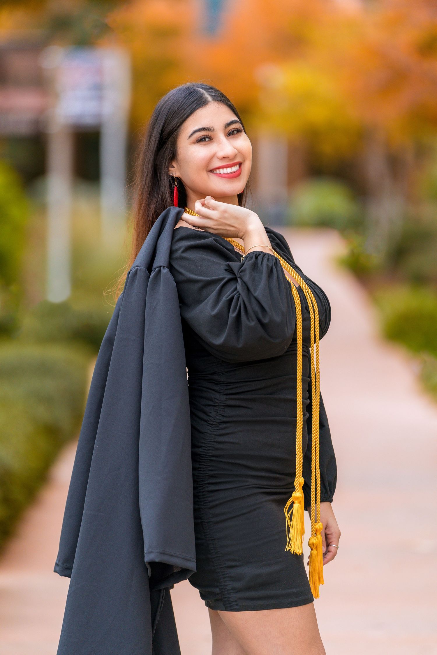albertvphotos graduating student posing