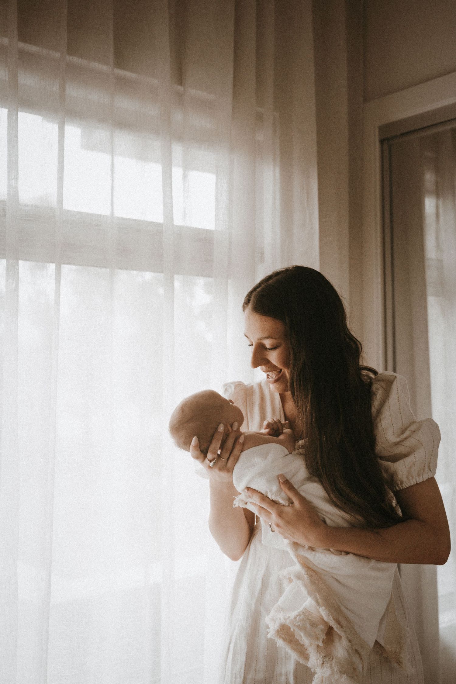 Newborn session at home with new parents