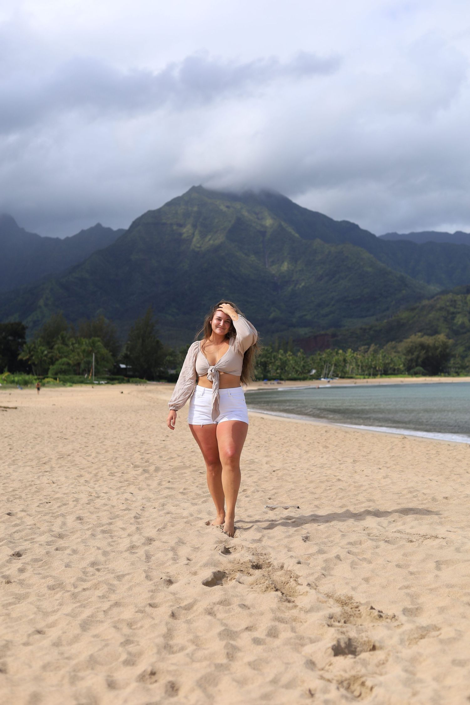 Florida destination wedding and elopement photographer in Hawaii mountains on the beach