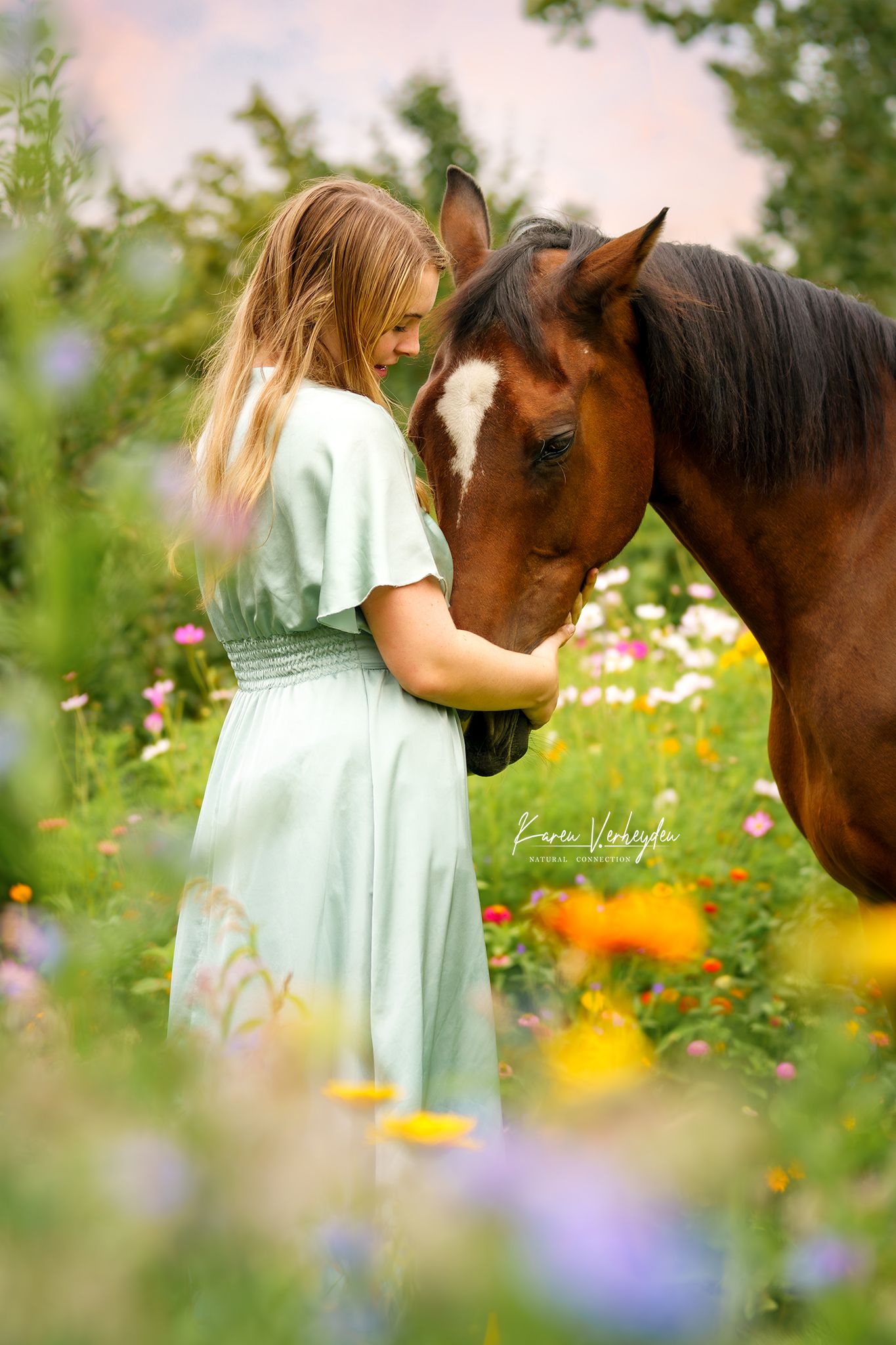 liefdevolle paardenfoto in vrijheid in de natuur paardenfotoshoot fotografie hoe gaat een fotoshoot in zijn werk hoe boe