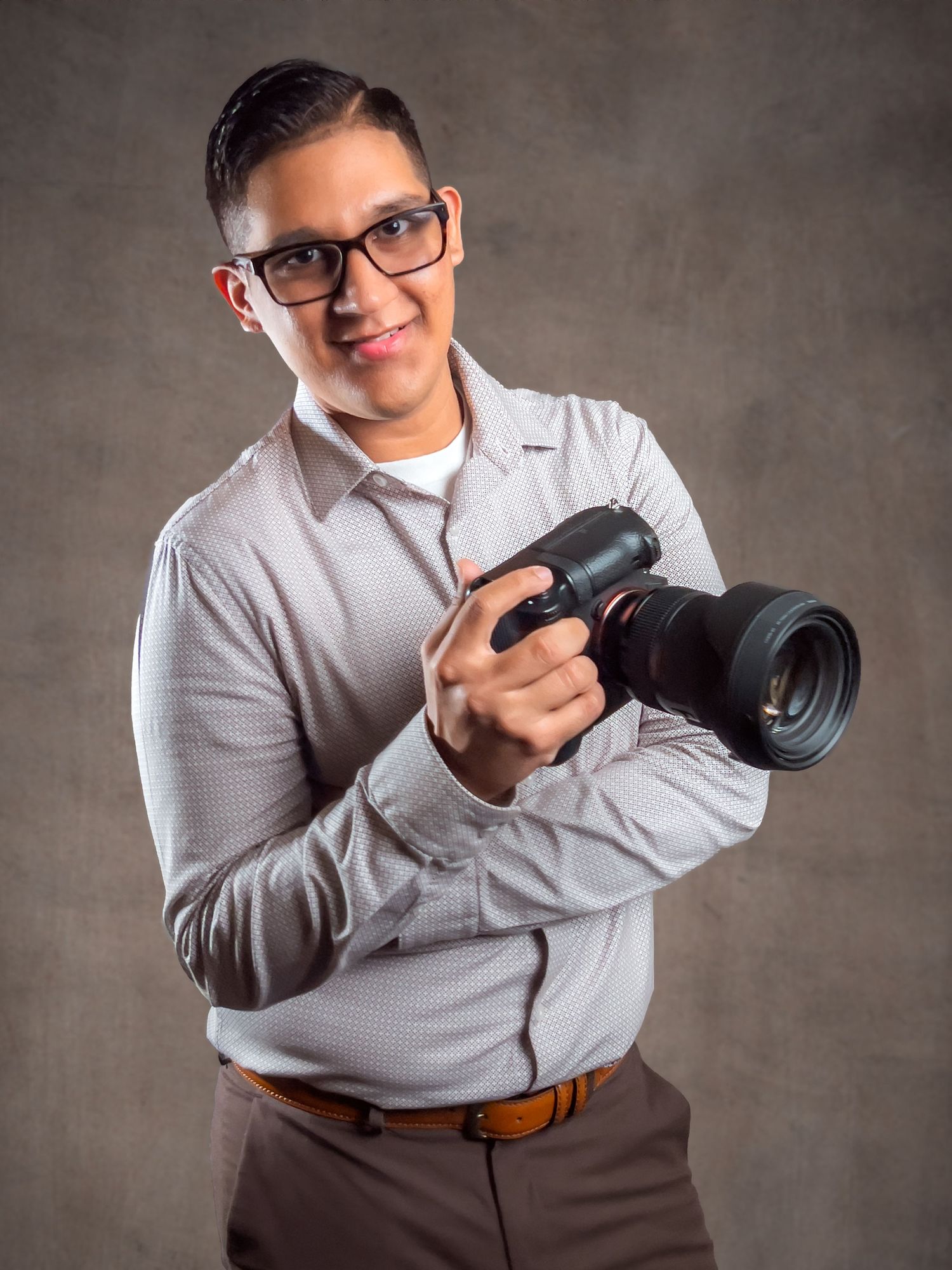 Albertvphotos, man posing holding a camera