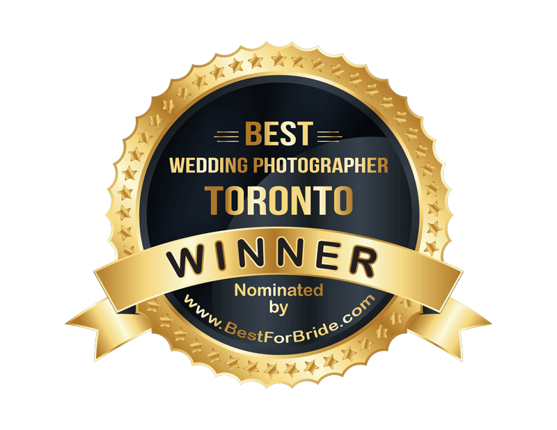 Gold medallion badge for Best Wedding Photographer Toronto Winner award.