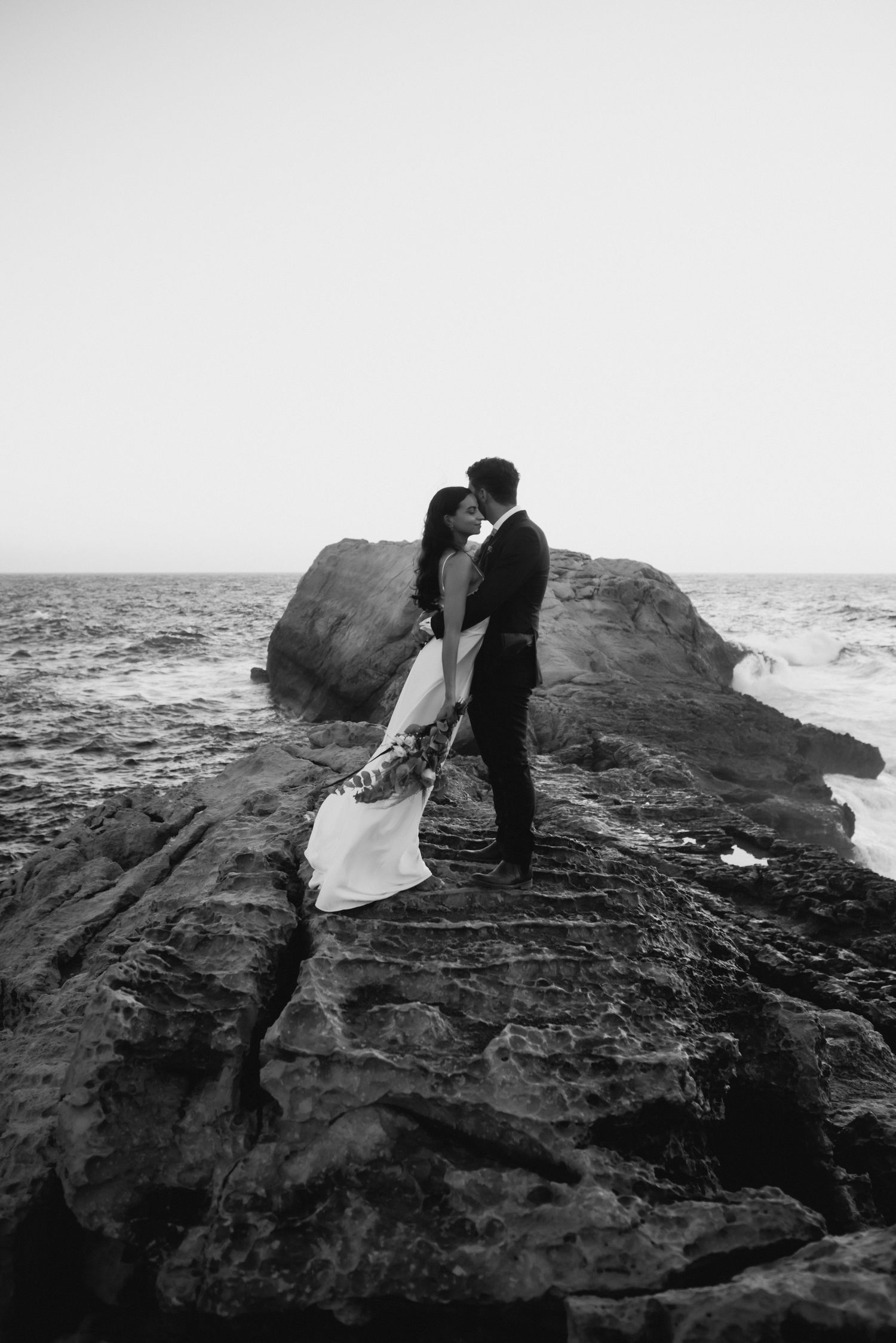 bride groom cliffs gozo malta wedding photographer destination elopement trouwfotograaf Italy