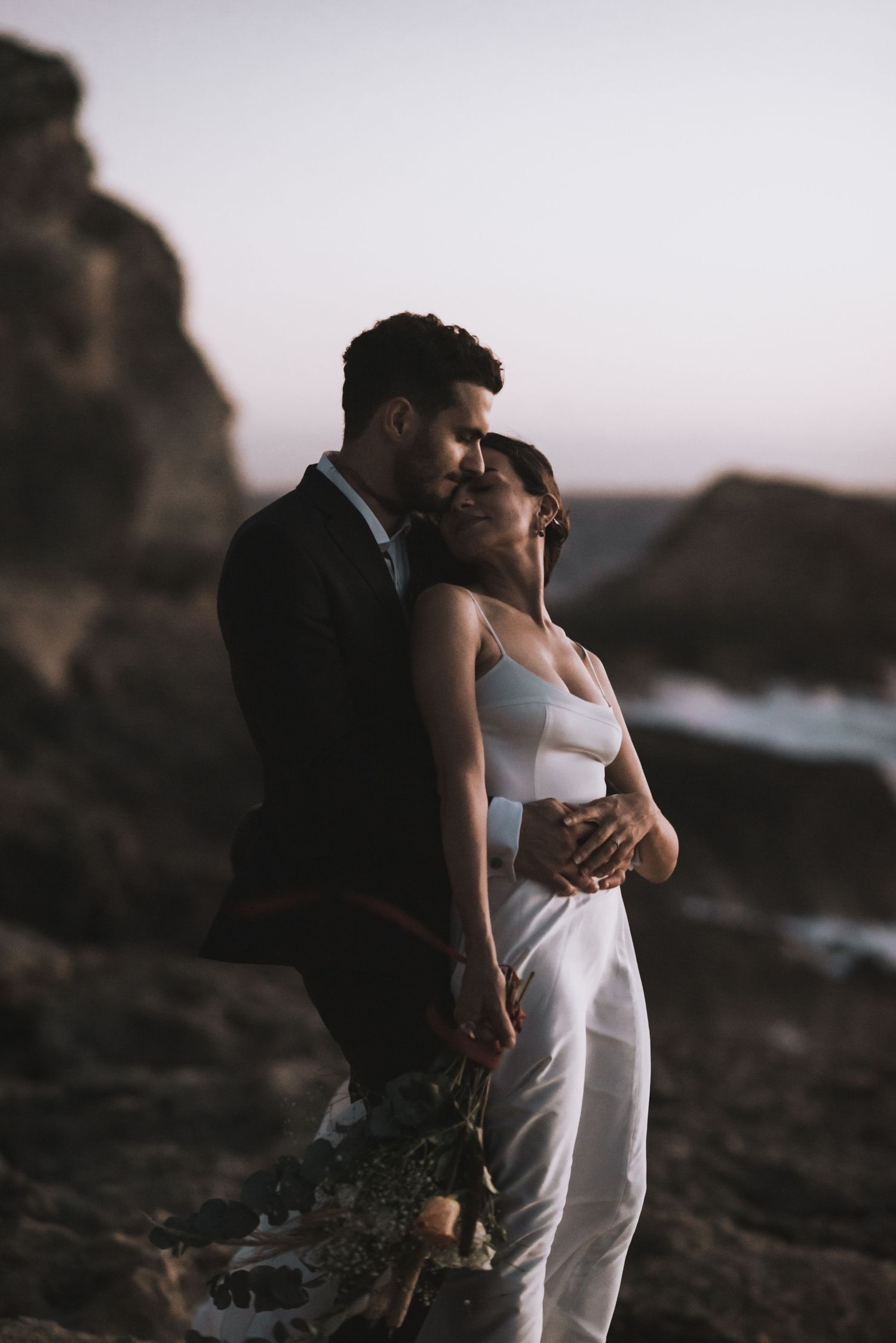 the best elopement wedding photographer Europe Italy  trouwfotograaf malta artistic bride groom cliffs gozo malta weddin