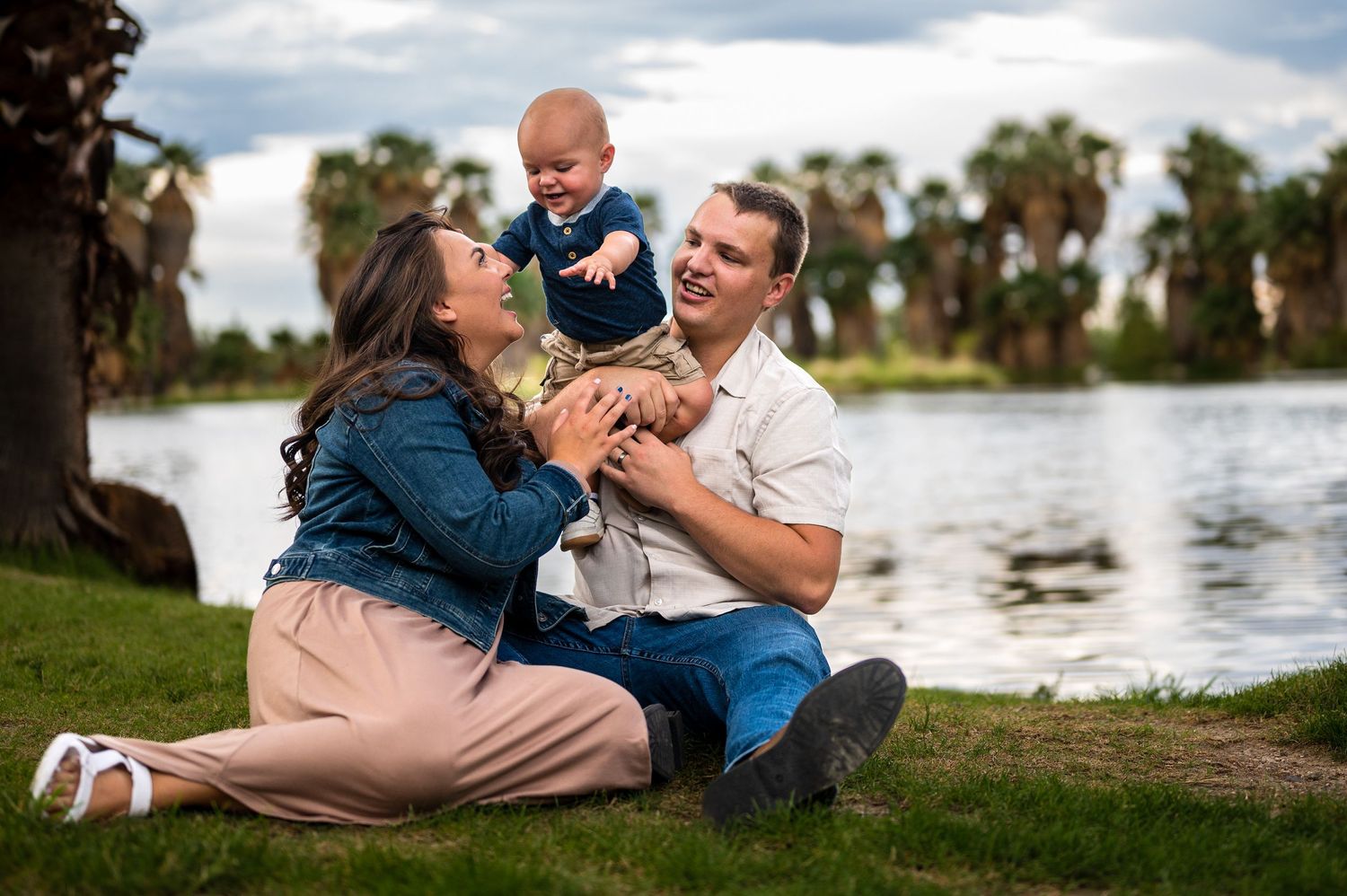 Family having fun at Agua Caliente Park captured by Tucson Family Photographer