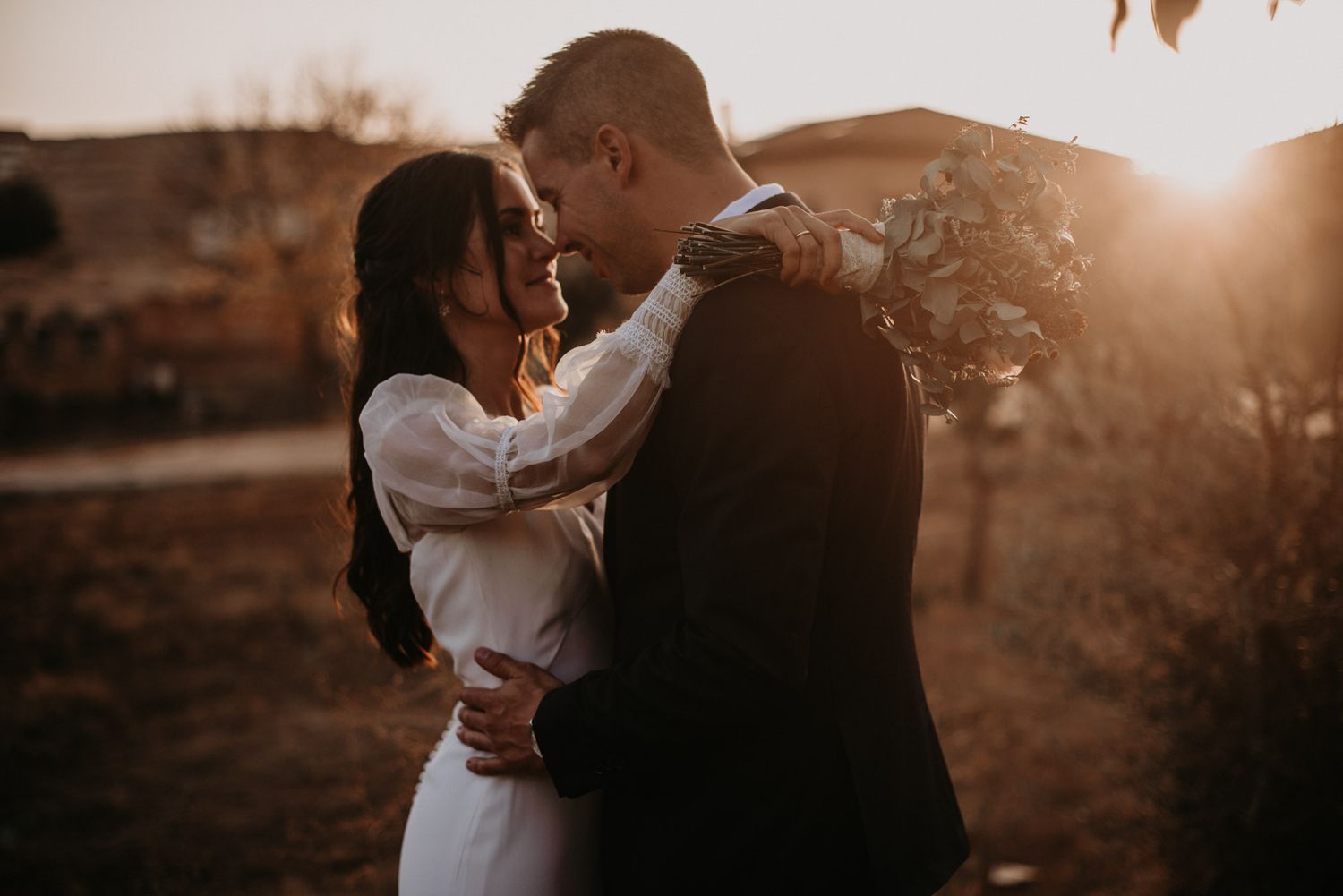 Foto romántica novios boda